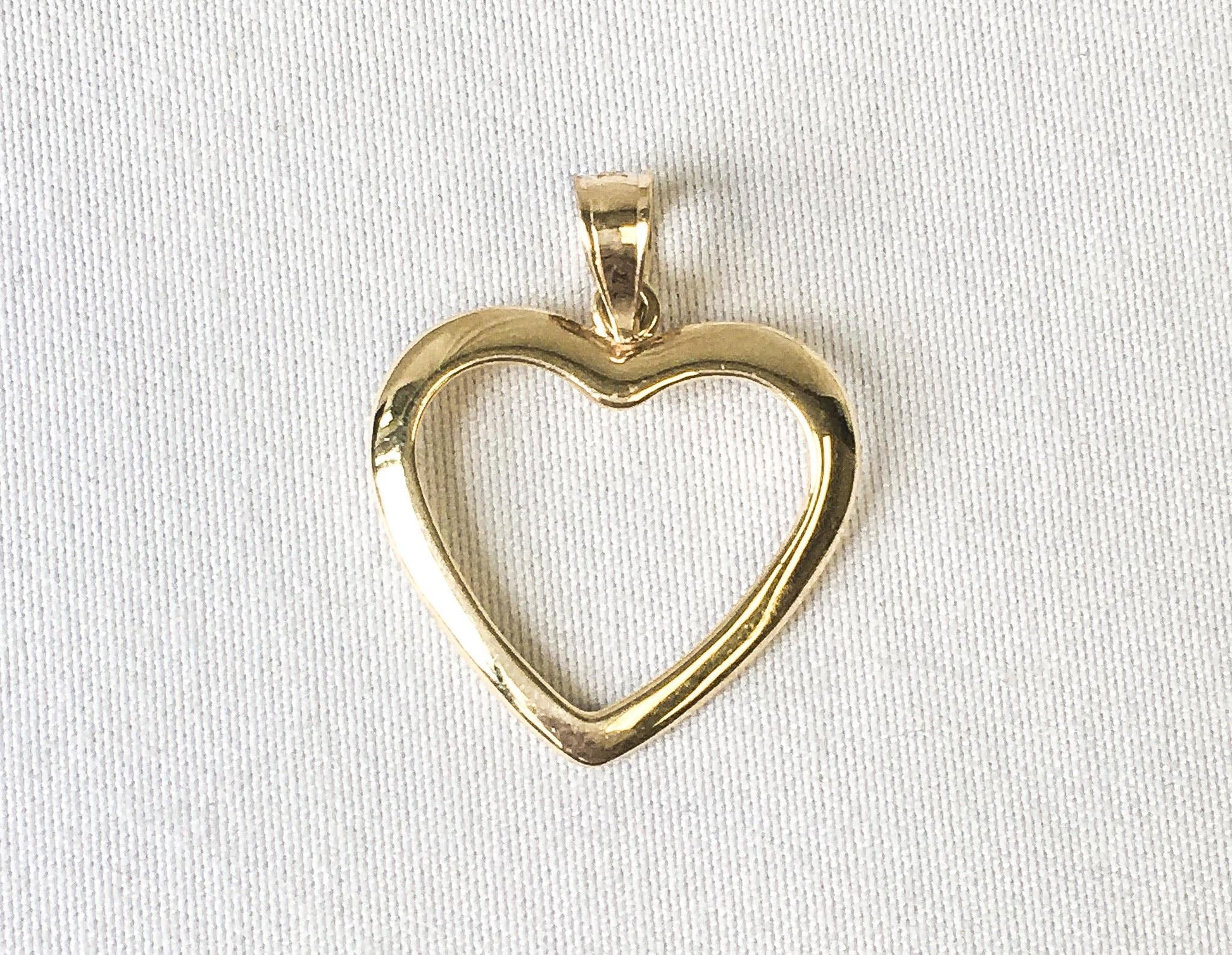 14K OroAmerica Yellow Gold Open Heart Pendant, .75", Lightweight Dainty Simple Everyday Minimalist Pendant