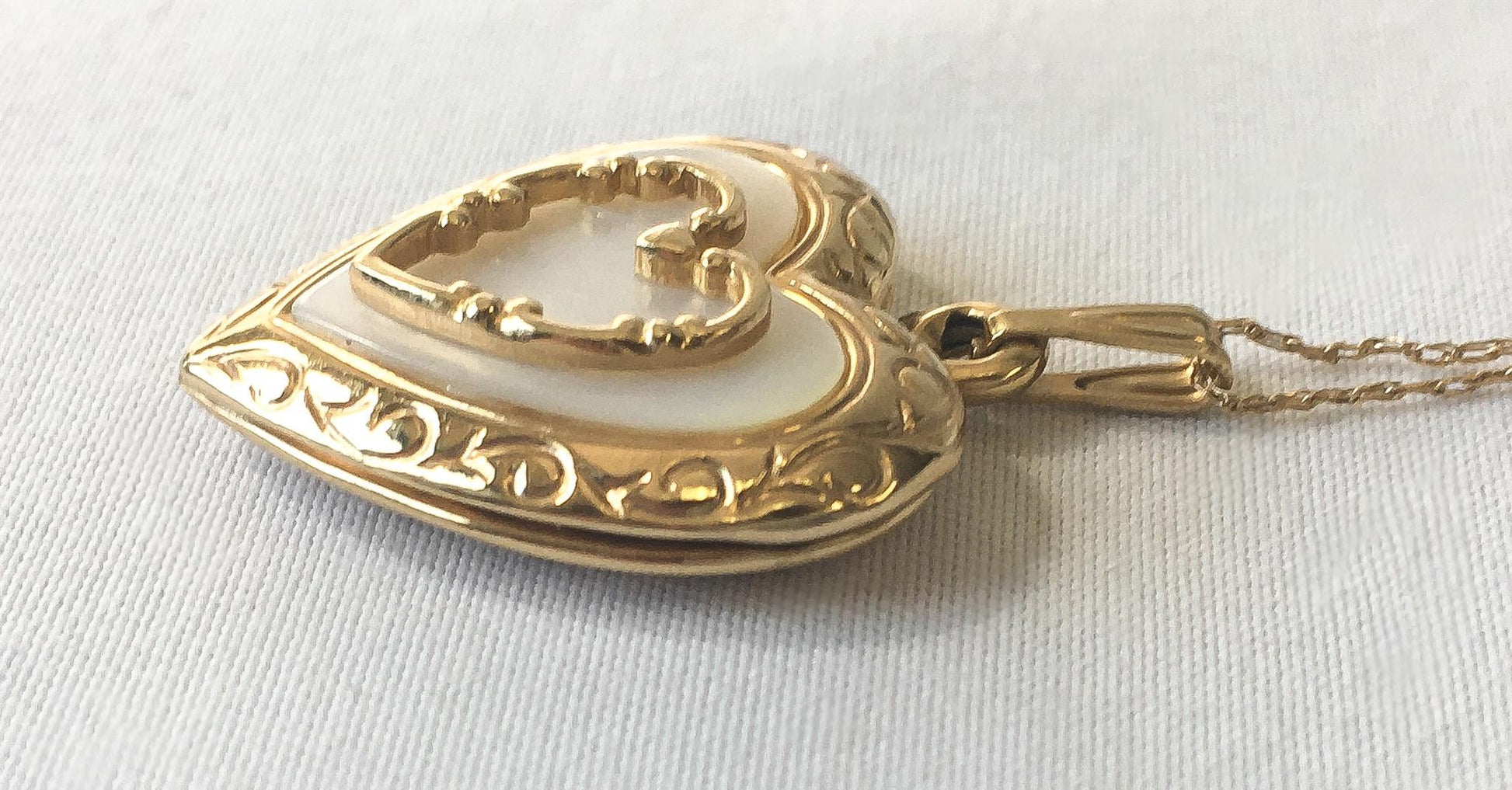 10K Gold Puffed Mother of Pearl Heart Etched Locket on 18" 10K Chain, Vintage Grandma Style Elegant Locket