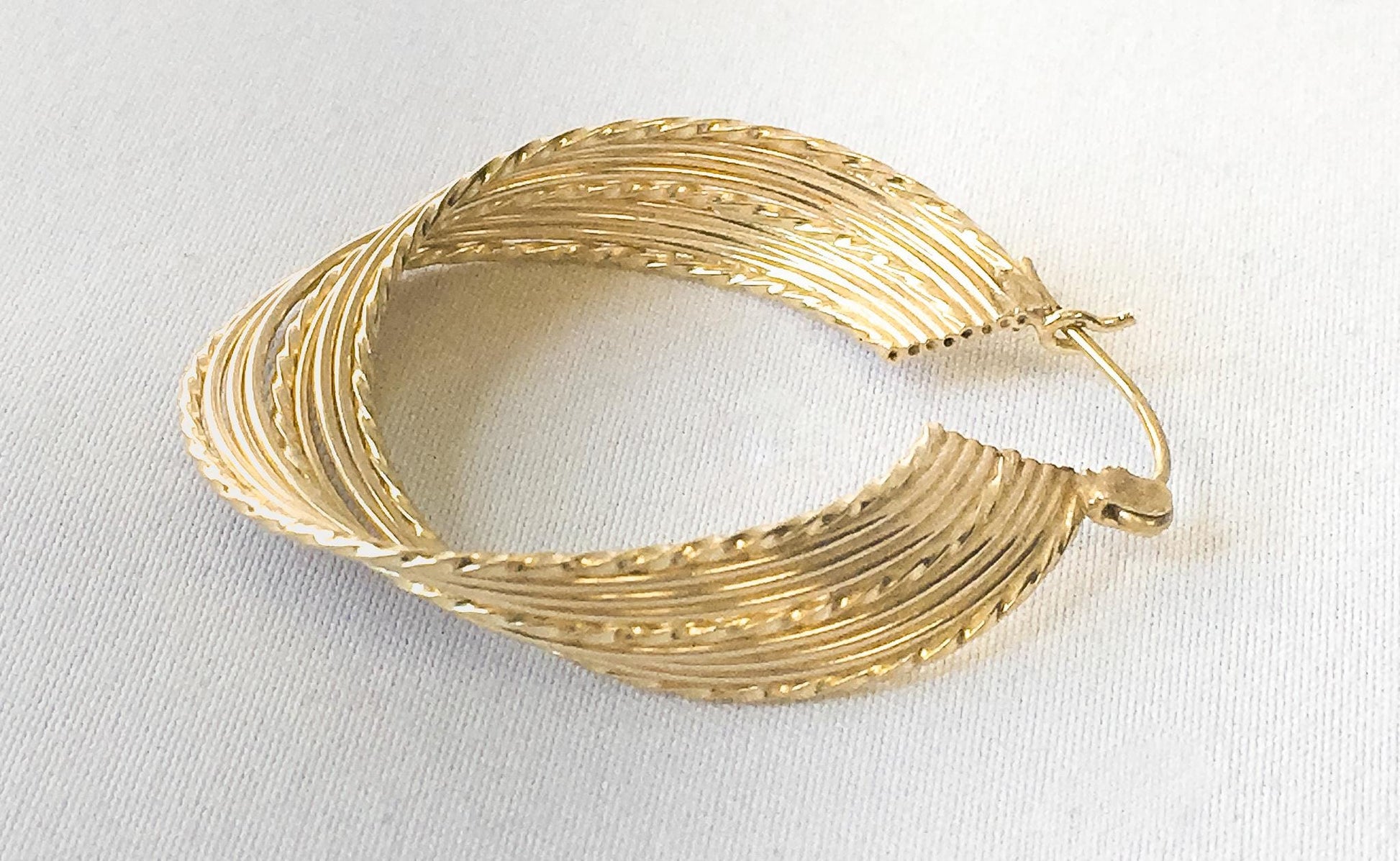 10K Yellow Gold Ribbed Textured Twisted Hoop Earrings, 1.5" Elegant Classy Minimalist Hoop Earrings