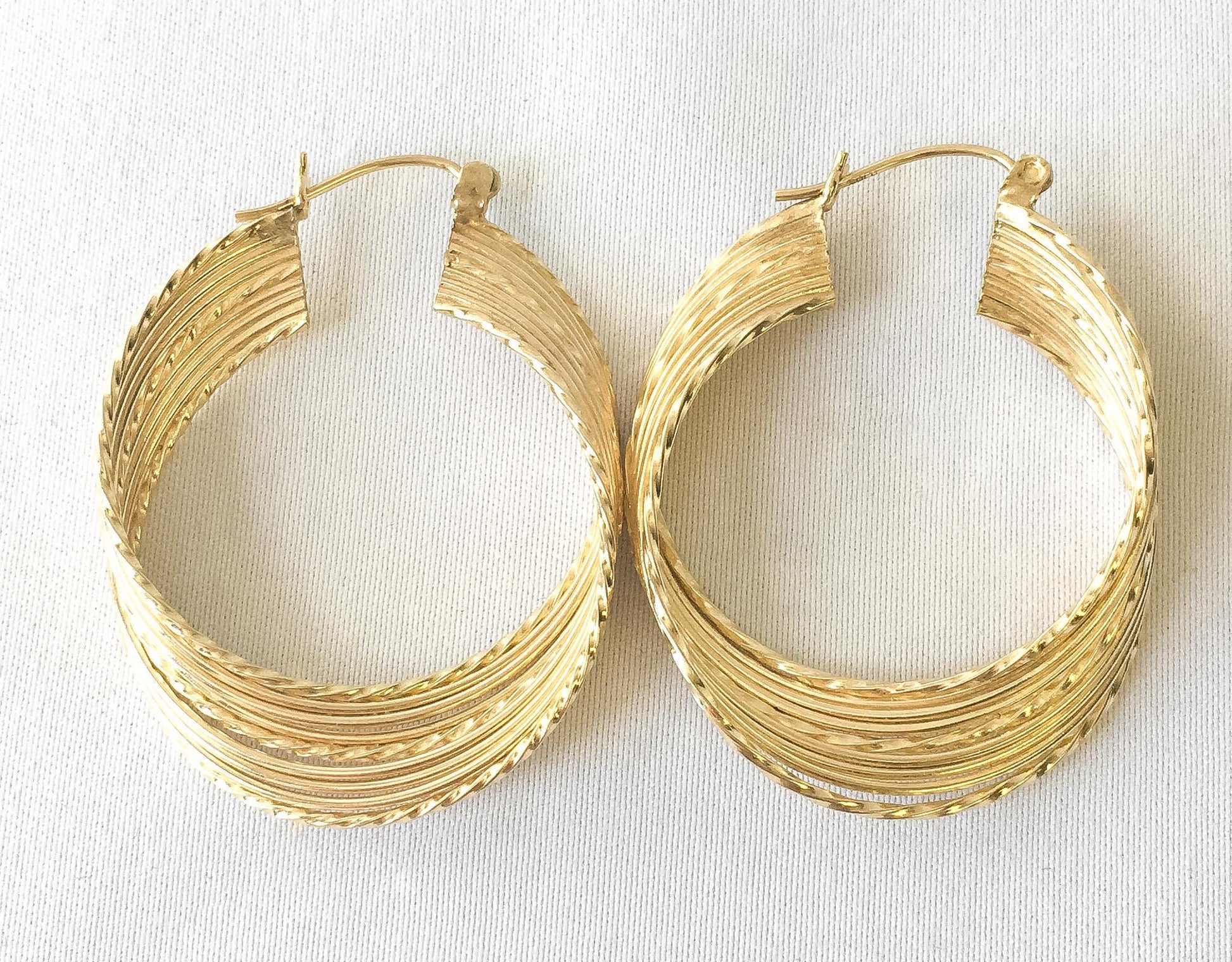 10K Yellow Gold Ribbed Textured Twisted Hoop Earrings, 1.5" Elegant Classy Minimalist Hoop Earrings