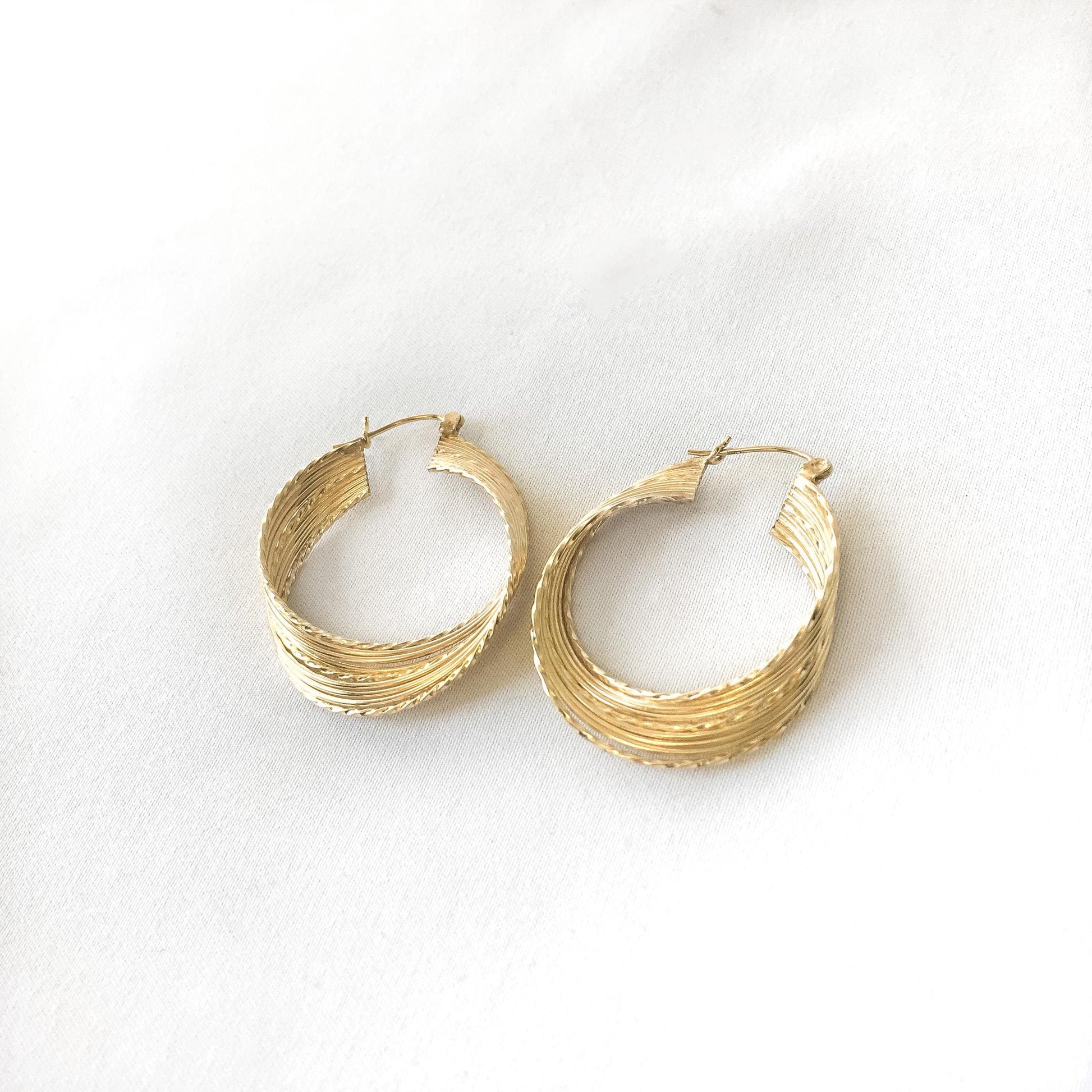 10K Yellow Gold Ribbed Textured Twisted Hoop Earrings, 1.5" Elegant Classy Minimalist Hoop Earrings