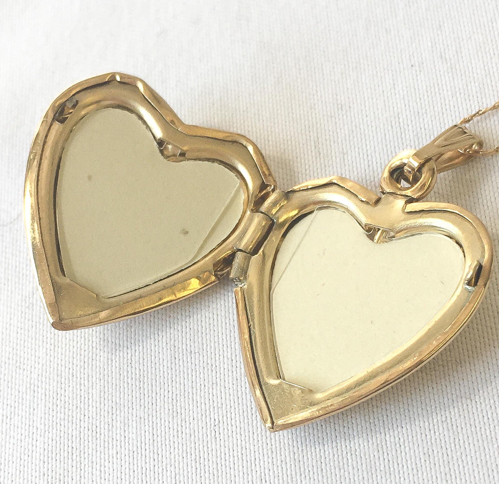 10K Gold Puffed Mother of Pearl Heart Etched Locket on 18" 10K Chain, Vintage Grandma Style Elegant Locket