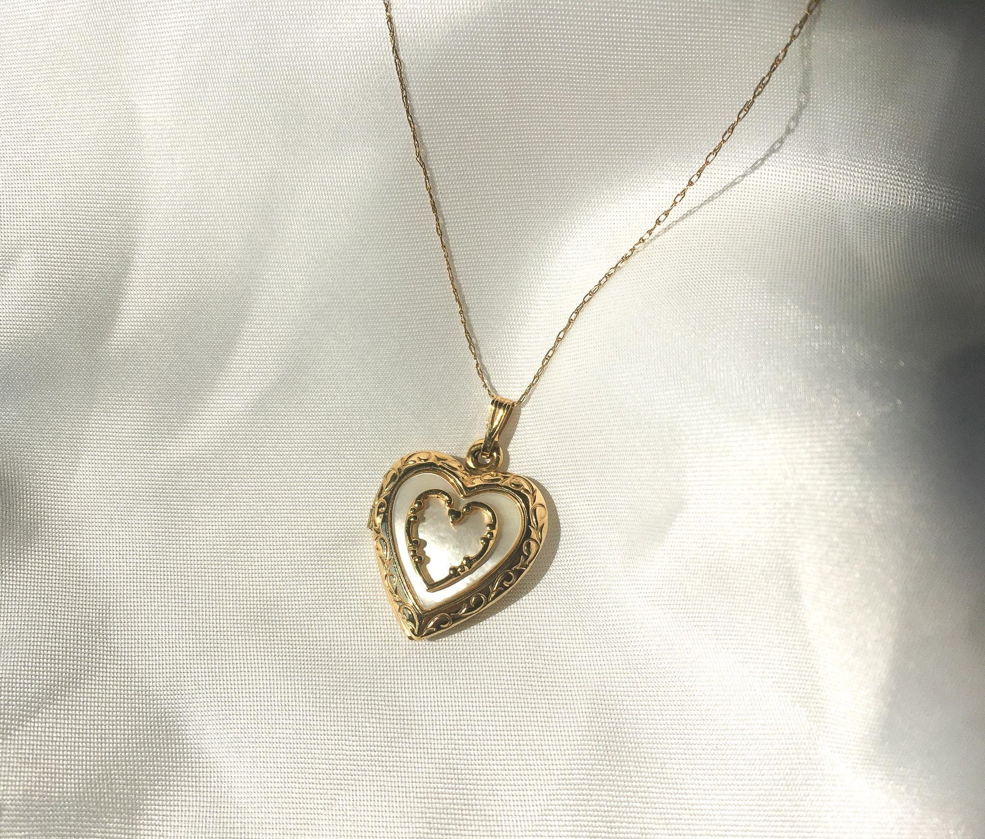 10K Gold Puffed Mother of Pearl Heart Etched Locket on 18" 10K Chain, Vintage Grandma Style Elegant Locket