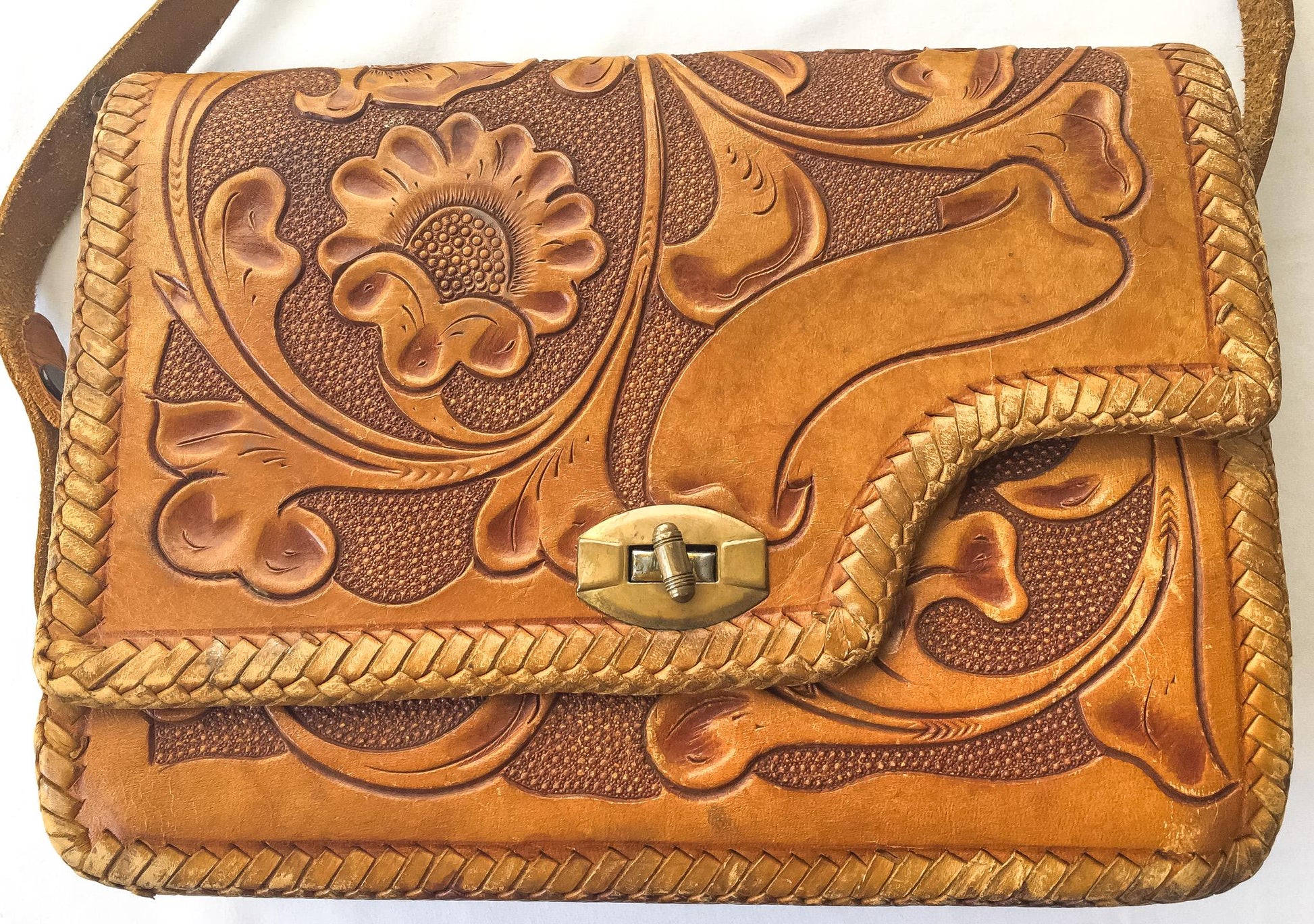 Vintage 70s Handcrafted Brown Tooled Leather Crossbody Bag with Floral Engraving, Vintage Western Boho Handbag