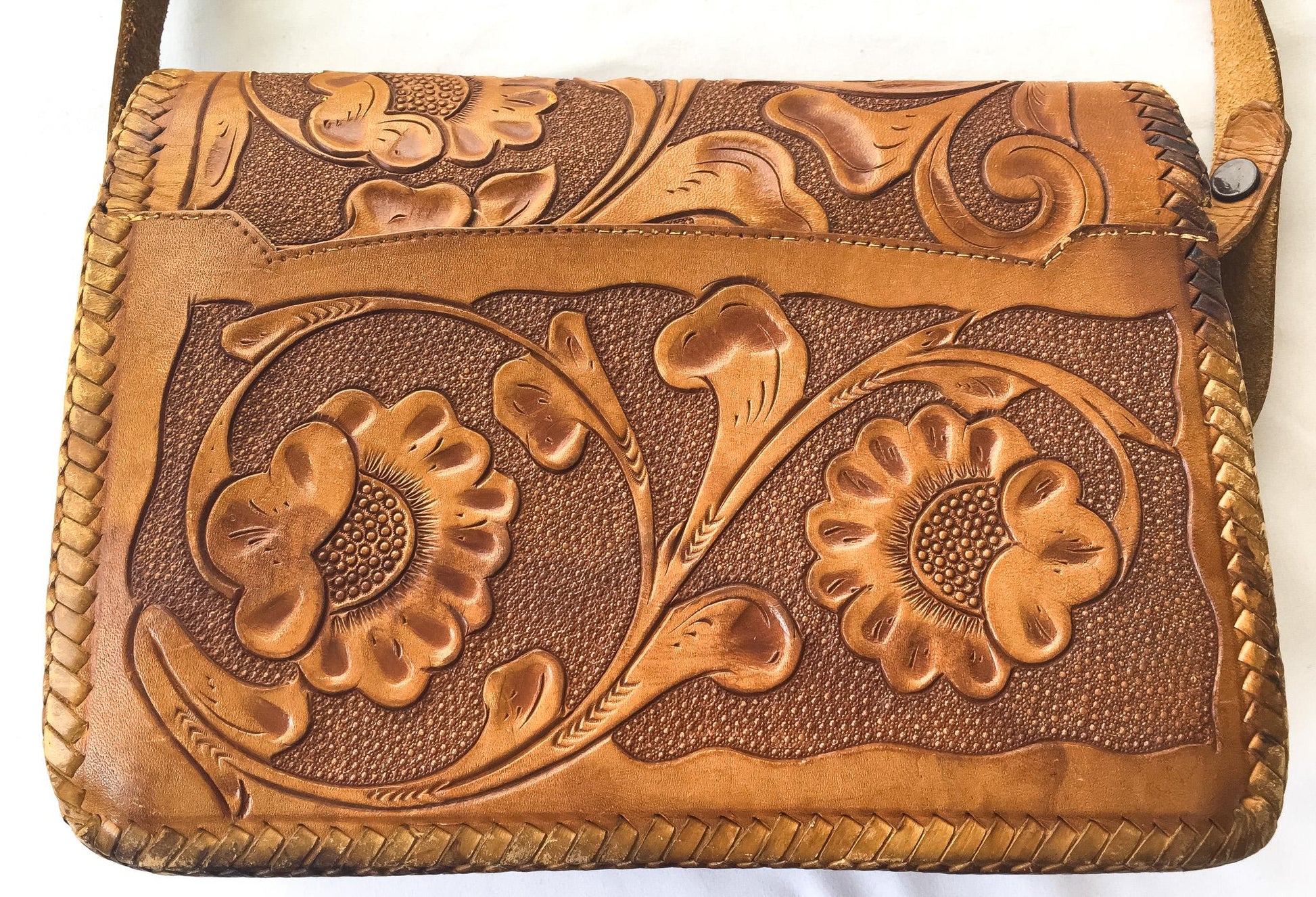 Vintage 70s Handcrafted Brown Tooled Leather Crossbody Bag with Floral Engraving, Vintage Western Boho Handbag