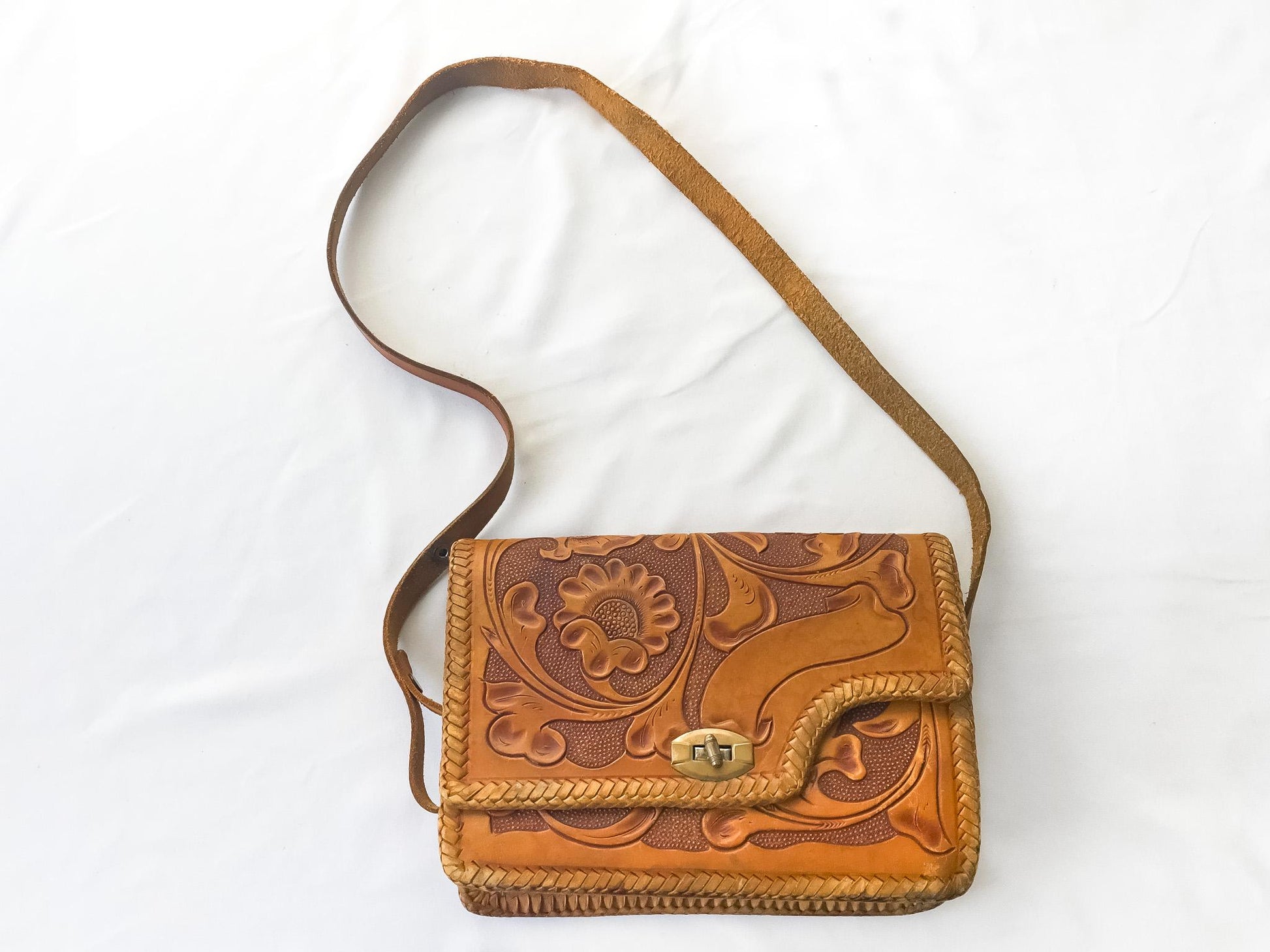 Vintage 70s Handcrafted Brown Tooled Leather Crossbody Bag with Floral Engraving, Vintage Western Boho Handbag