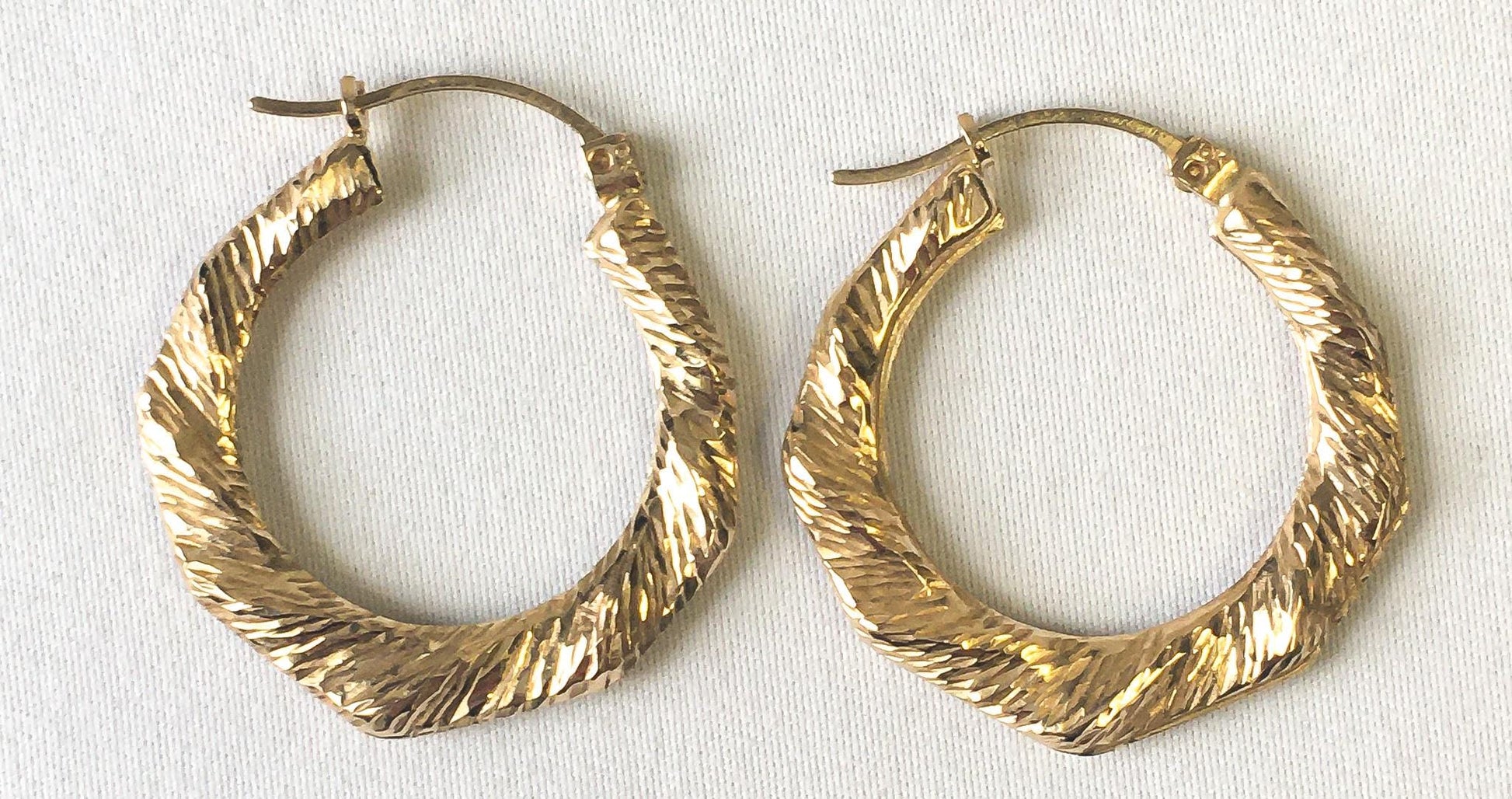 Vintage 14K/10K Hollow Octagon Ripple Textured Hoop Earrings, Lightweight Simple Dainty Everyday Minimalist Hoops
