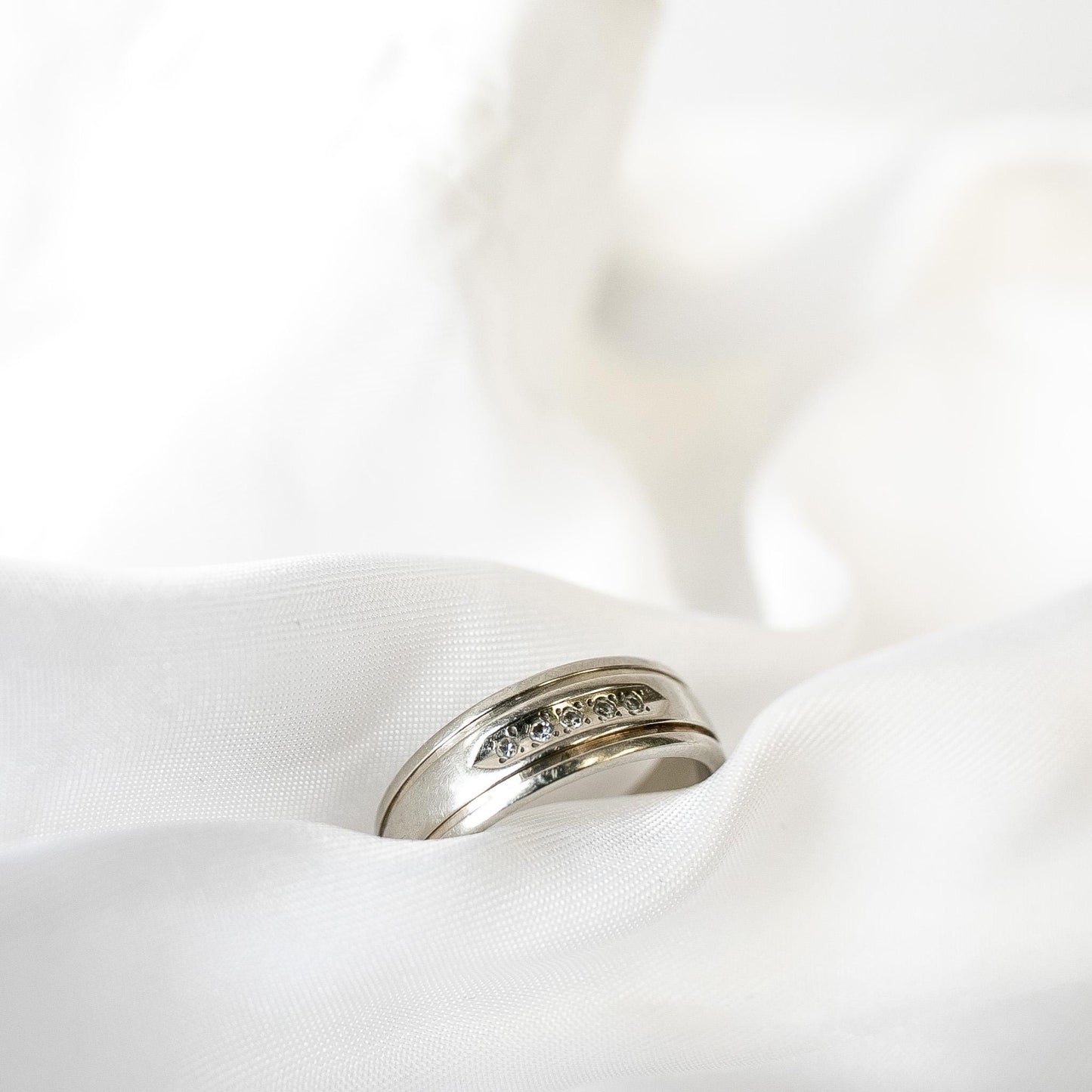 Vintage 14K White Gold Diamond Accent Band Ring, Sz. 9, Vintage Unisex Simple Diamond Stackable Engagement Ring