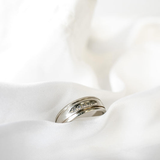 Vintage 14K White Gold Diamond Accent Band Ring, Sz. 9, Vintage Unisex Simple Diamond Stackable Engagement Ring