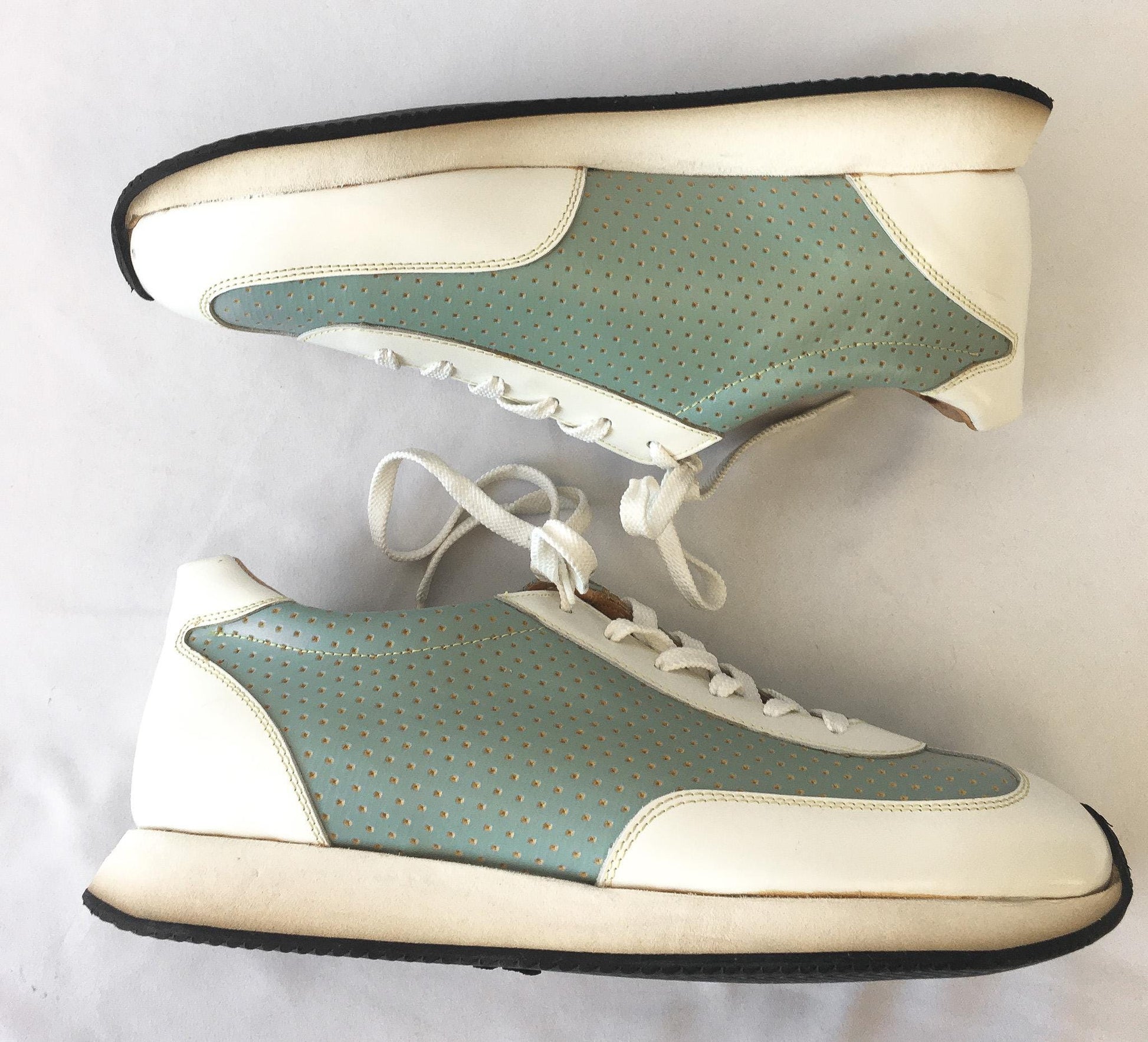 Vintage Dooney and Bourke Pastel Blue/Cream/Off-White Textured Leather Sneakers, Women's Sz. 9.5, Vintage Preppy Academia Style Shoes