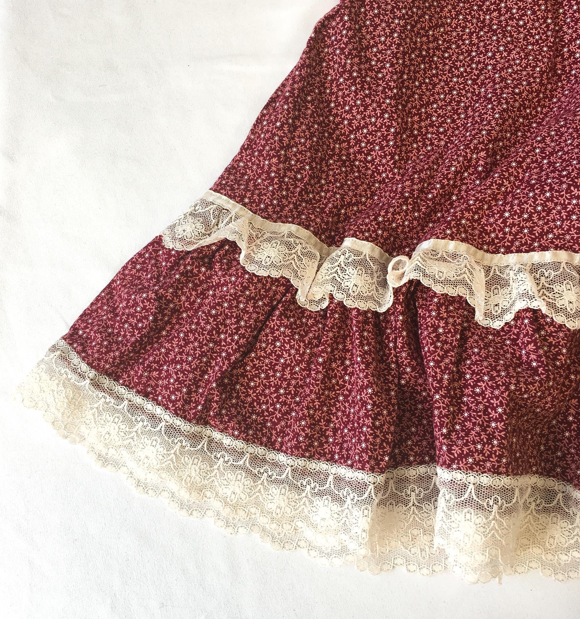 Vintage Burgundy Maroon Floral Cream Lace Trim Prairie Style Skirt, 24" Waist, Vintage Cottage Core Coquette Style Skirt