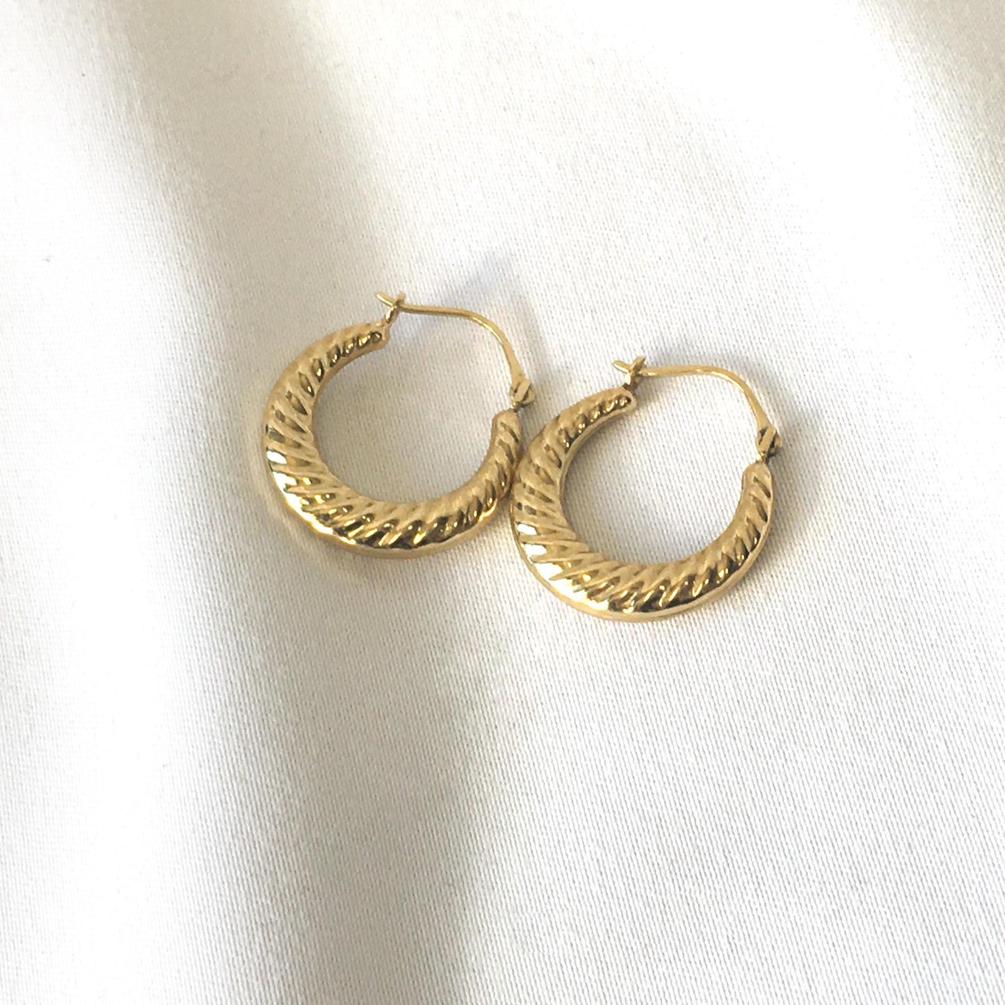 Vintage 14K Yellow Gold Textured Ribbed Hoop Earrings, Simple Dainty Everyday Minimalist Earrings