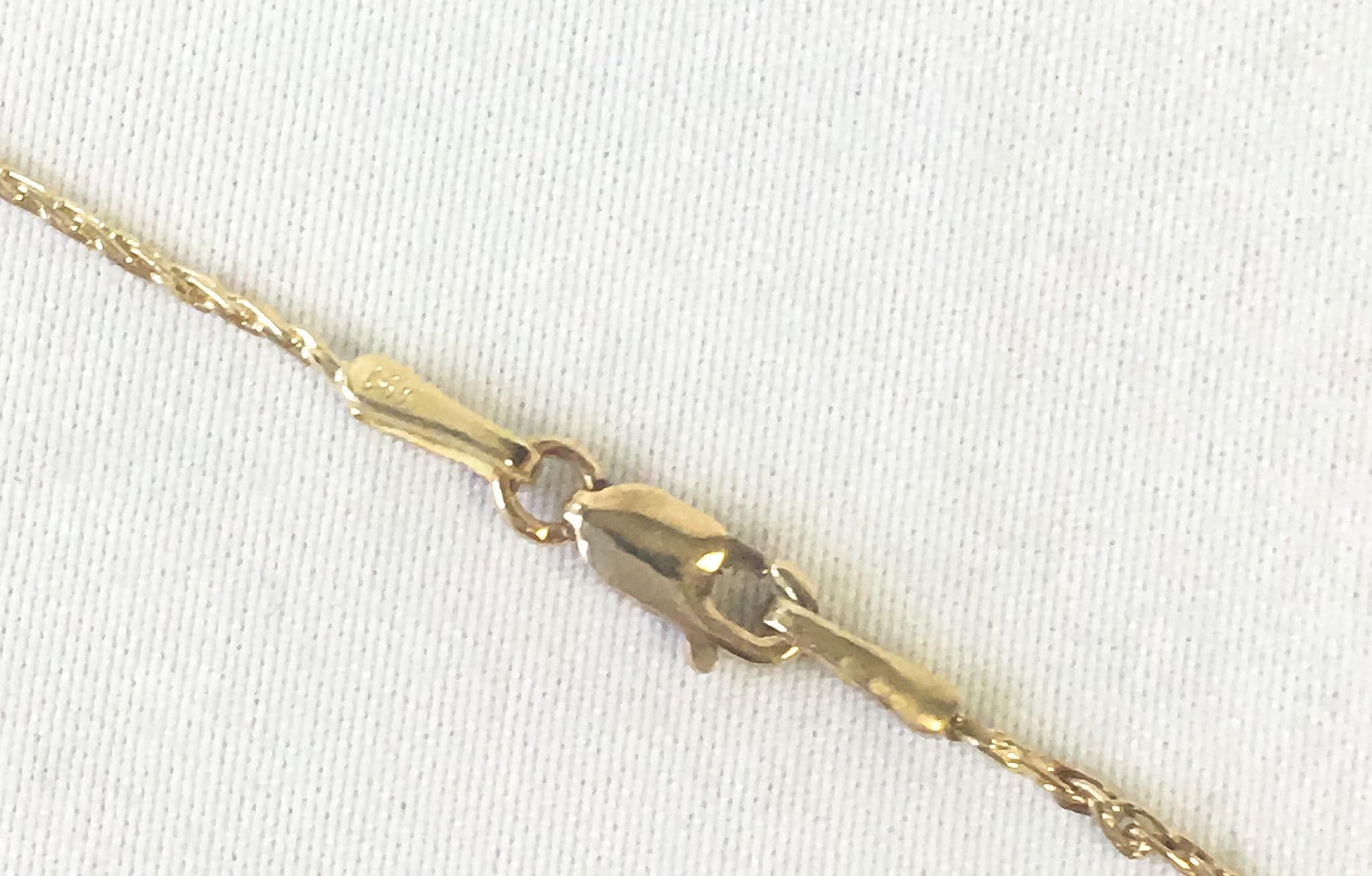 Vintage 14K Yellow Gold Love Bird Etched Oval Locket on 14K 18 Inch Chain, Vintage Elegant Simple Etched Minimalist Locket