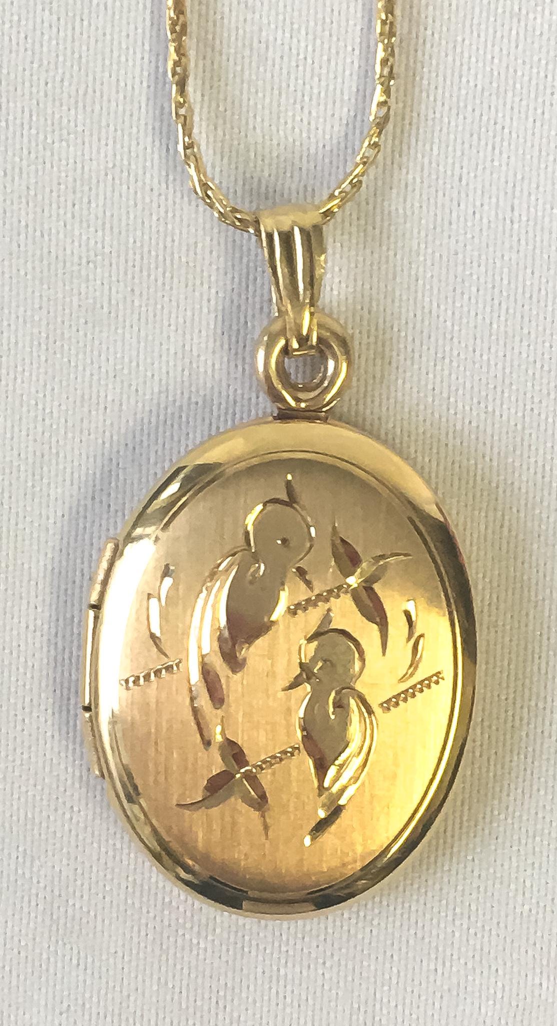 Vintage 14K Yellow Gold Love Bird Etched Oval Locket on 14K 18 Inch Chain, Vintage Elegant Simple Etched Minimalist Locket
