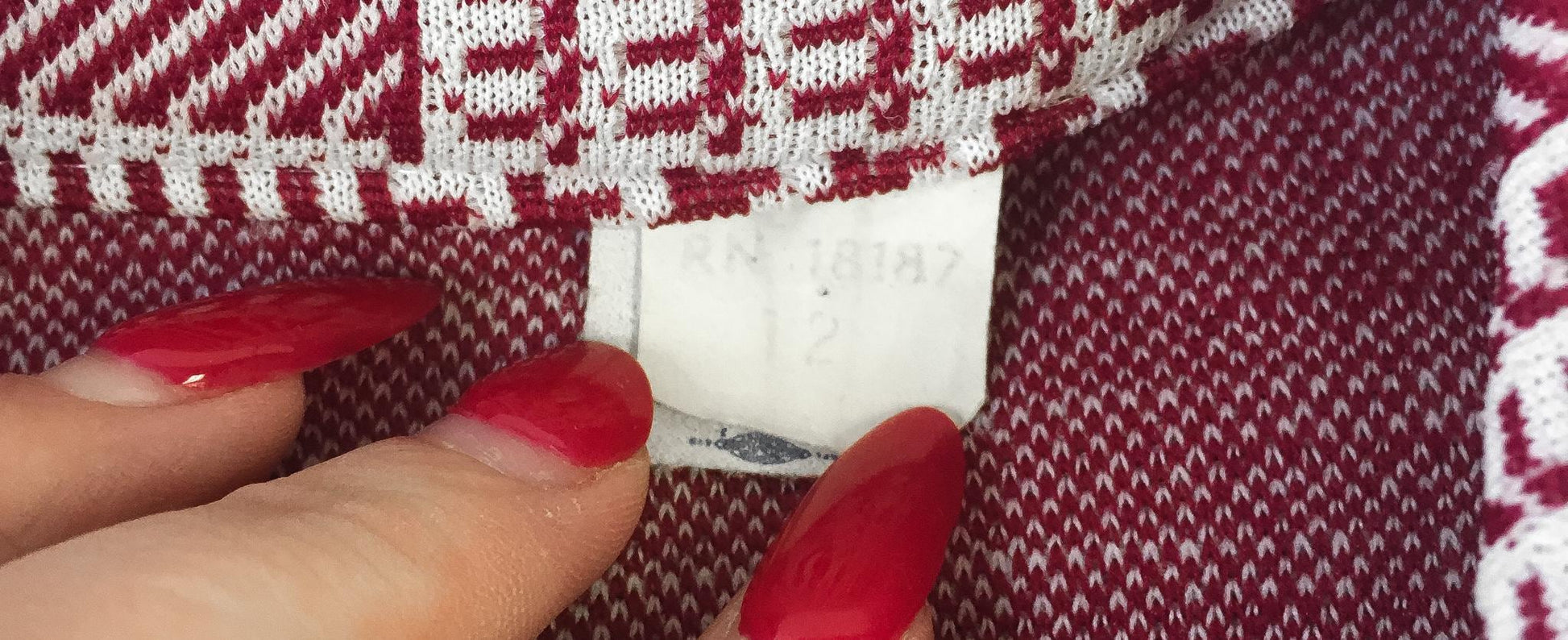 70s Red/White Houndstooth Patterned Button Up Blouse with Gold Accents, Approx. Women's Sz. M, Vintage Classy Minimalist Preppy Style Top