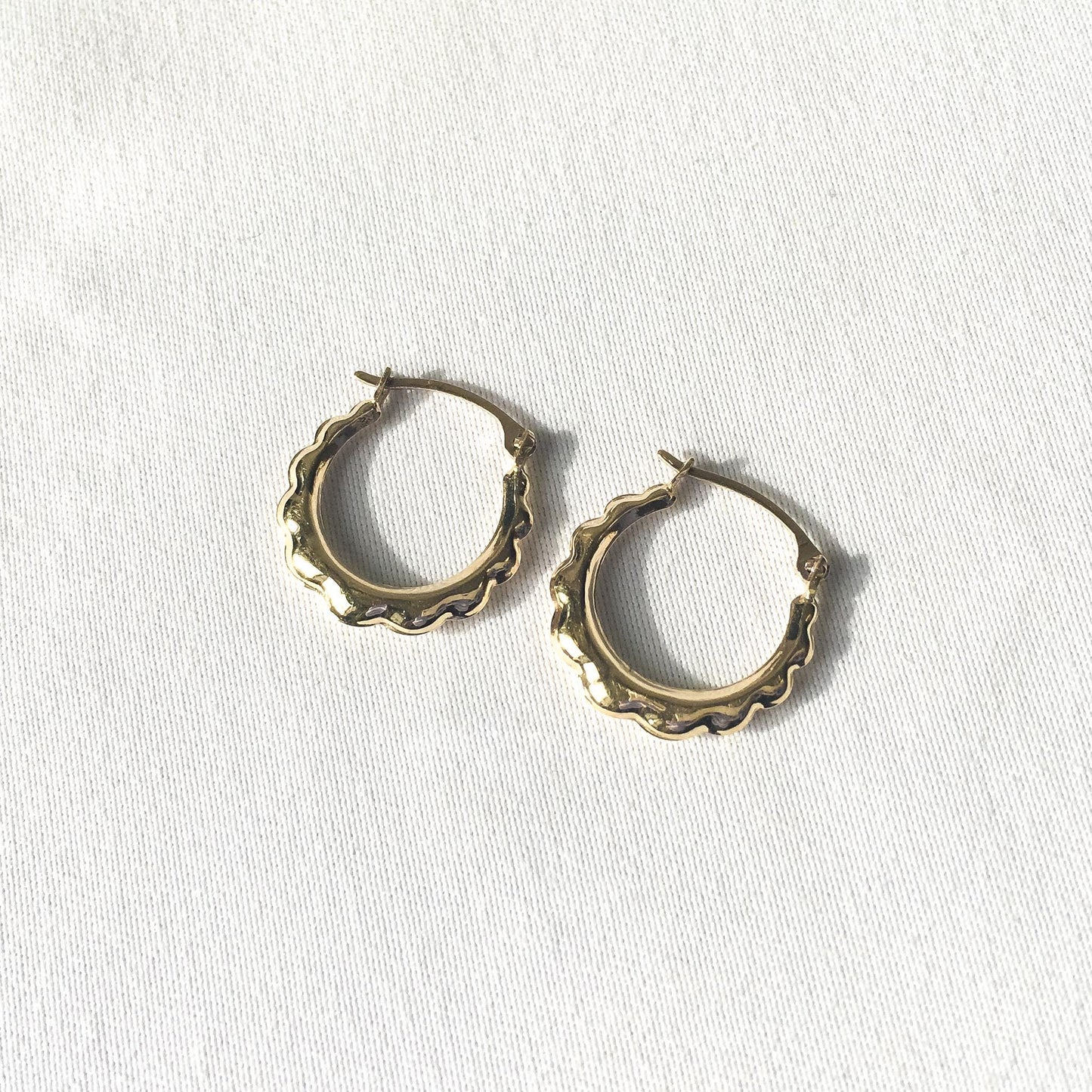 Vintage 14K Yellow Gold Circular Ridged Hollow Hoop Earrings, .5", Lightweight Dainty Simple Everyday Minimalist Hoops