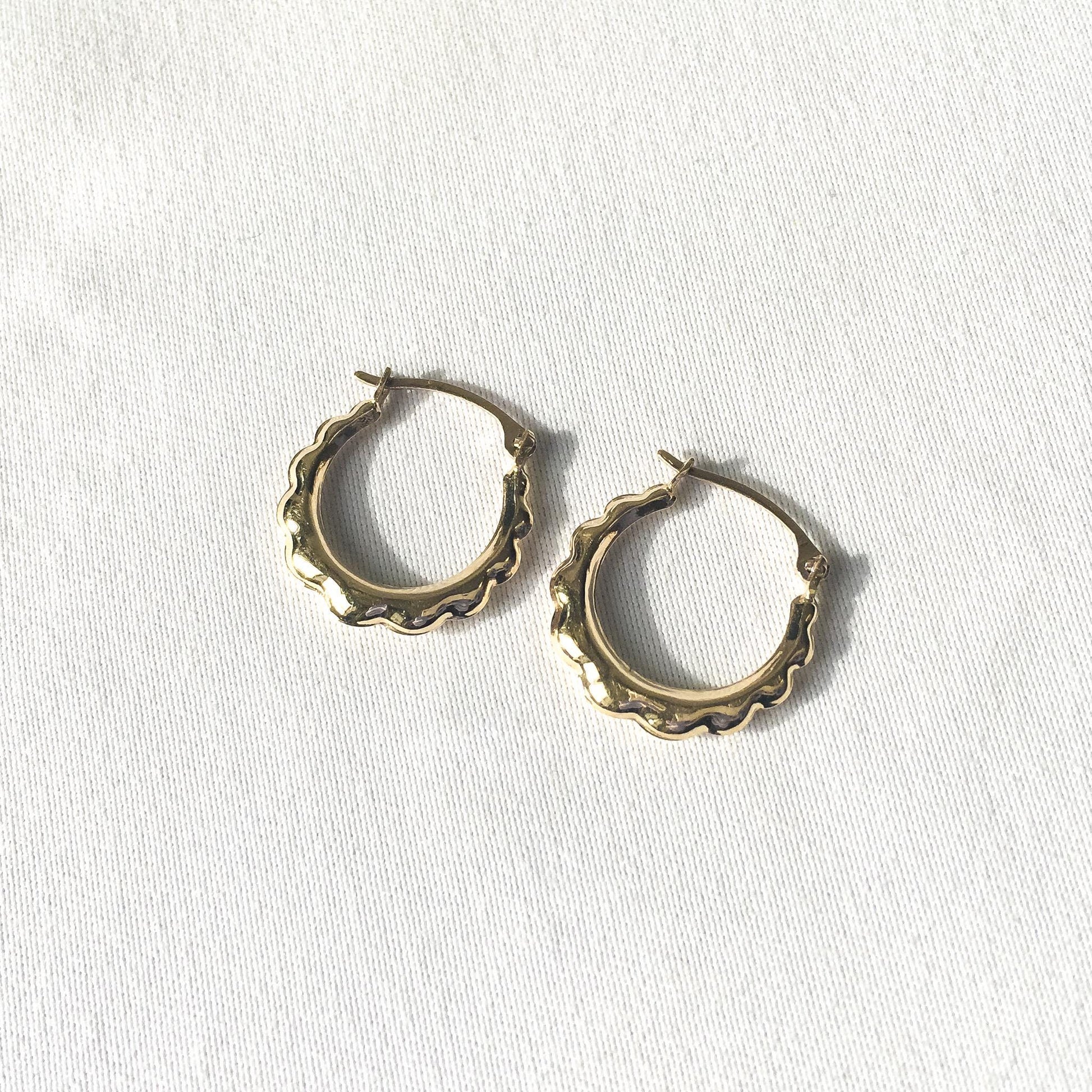 Vintage 14K Yellow Gold Circular Ridged Hollow Hoop Earrings, .5", Lightweight Dainty Simple Everyday Minimalist Hoops