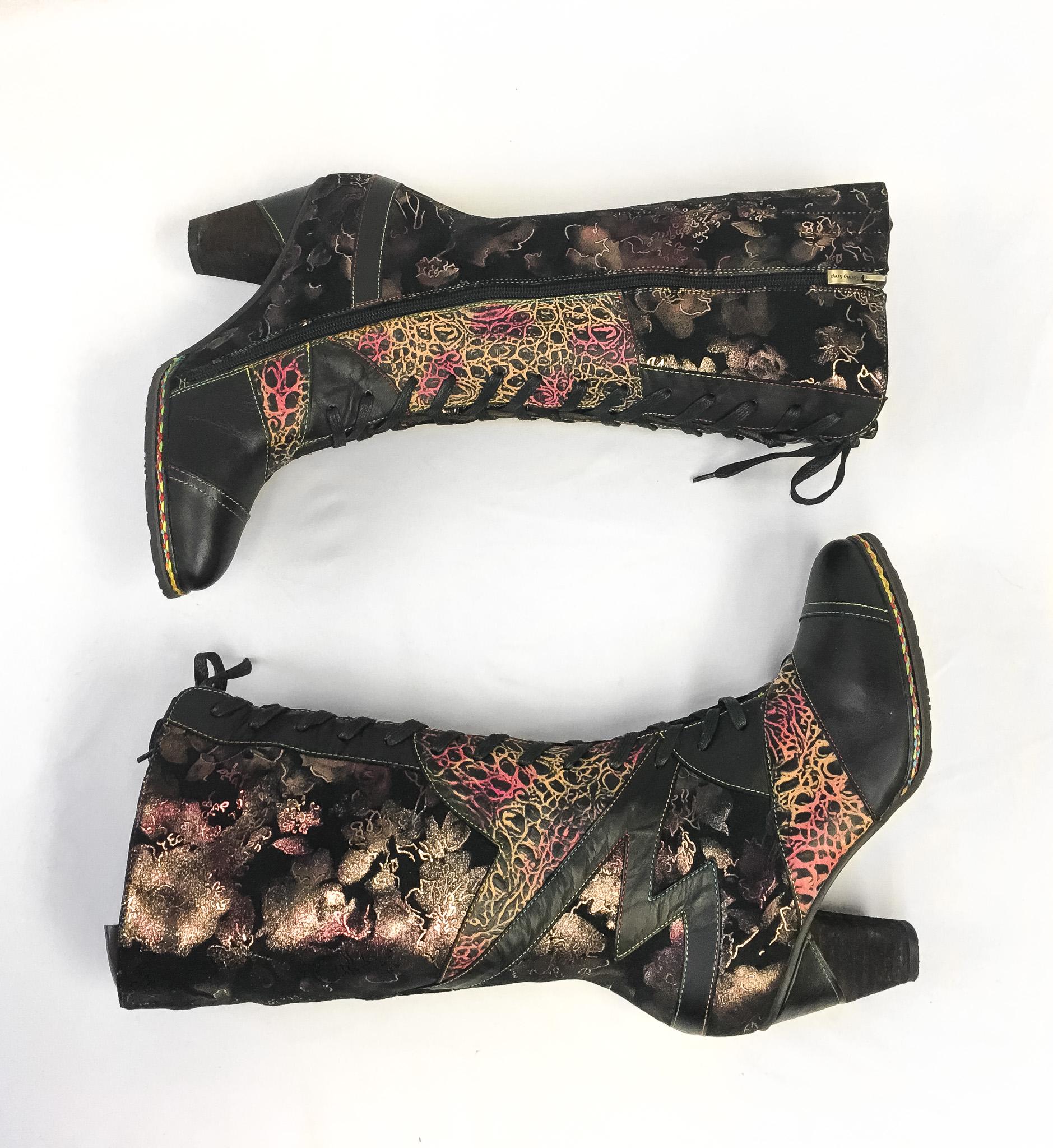 Vintage Inspired L'Artiste Malagie-Croco Black Metallic Lace Up Leather Boots, Approx. Women's 9.5, Unique Statement Boho Style Boots