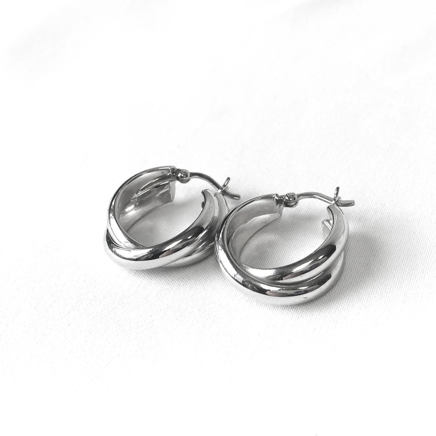 Vintage 14K 585 White Gold Israel Twisted Hoop Earrings, .75", 8mm, Simple Everyday Minimalist Earrings