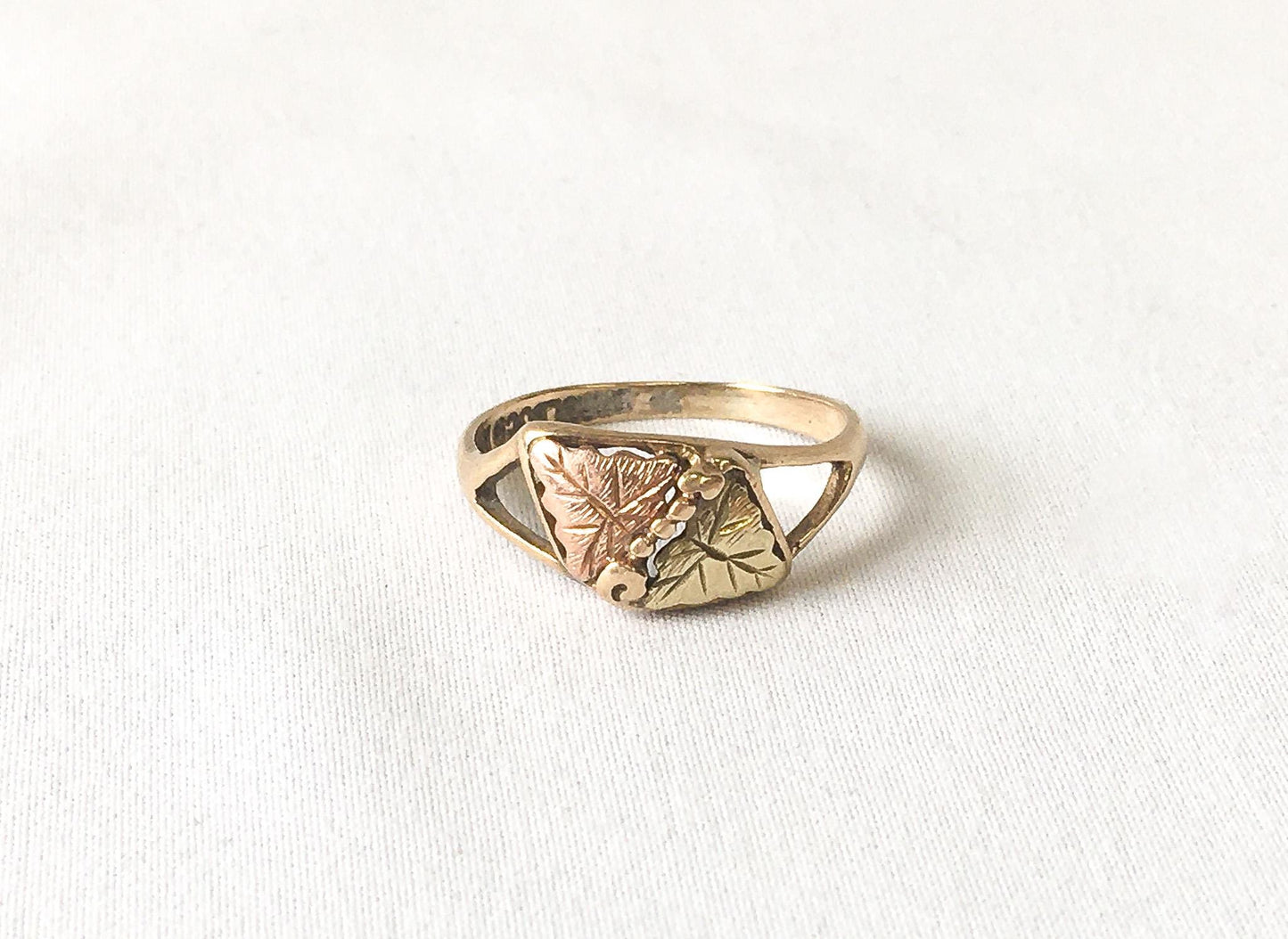 Vintage 10K JCO Black Hills Gold Two Toned Leaf Ring, Sz. 6.5, Vintage Simple Everyday Black Hills Gold Jewelry