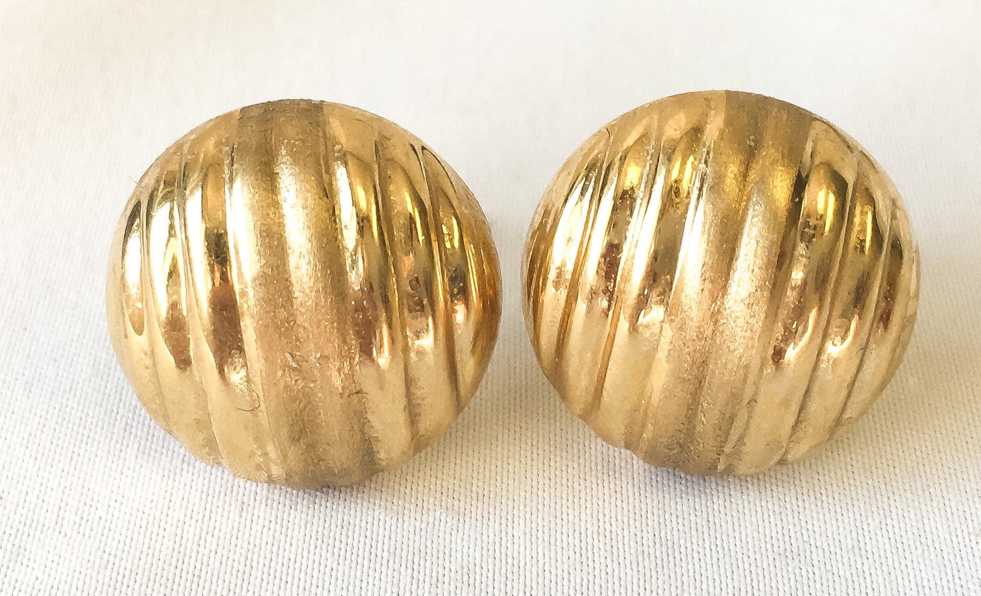 Vintage 14K Italy Yellow Gold Ribbed Dome Hollow Omega Back Stud Earrings, .75", Simple Elegant Minimalist Statement Earrings