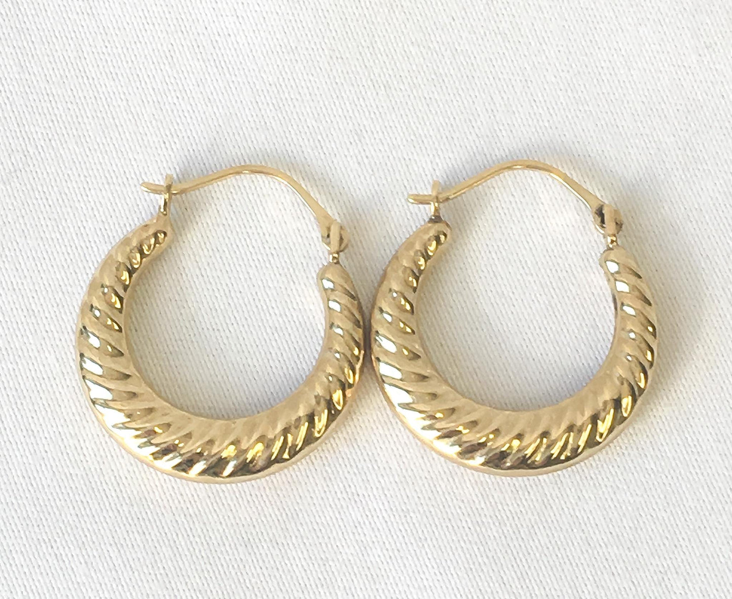 Vintage 14K Yellow Gold Textured Ribbed Hoop Earrings, Simple Dainty Everyday Minimalist Earrings