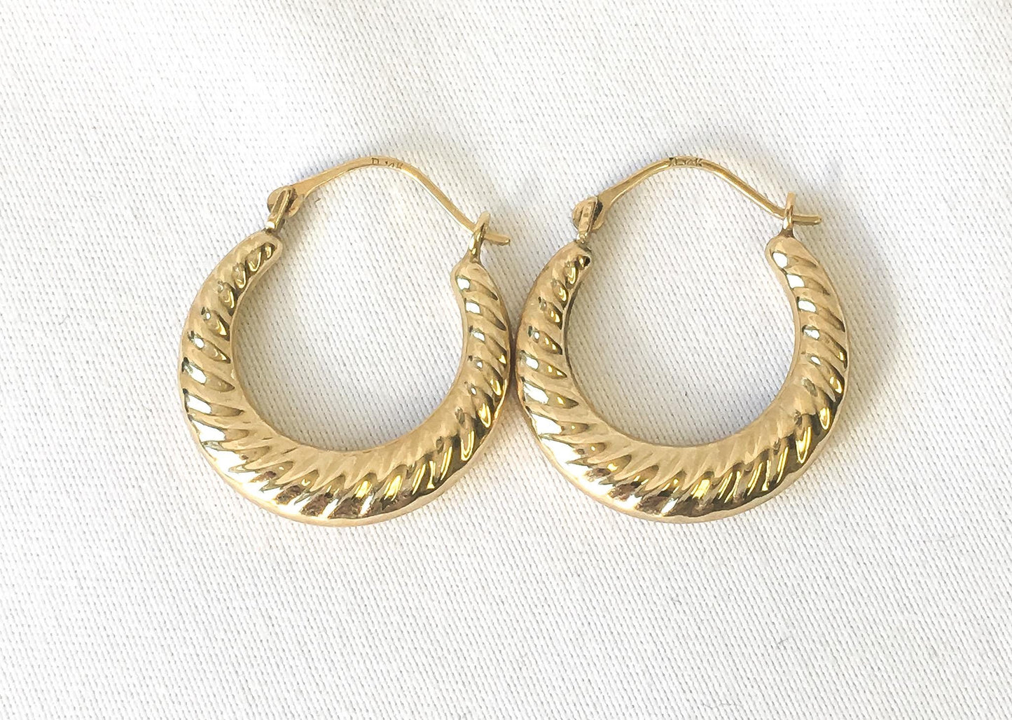 Vintage 14K Yellow Gold Textured Ribbed Hoop Earrings, Simple Dainty Everyday Minimalist Earrings