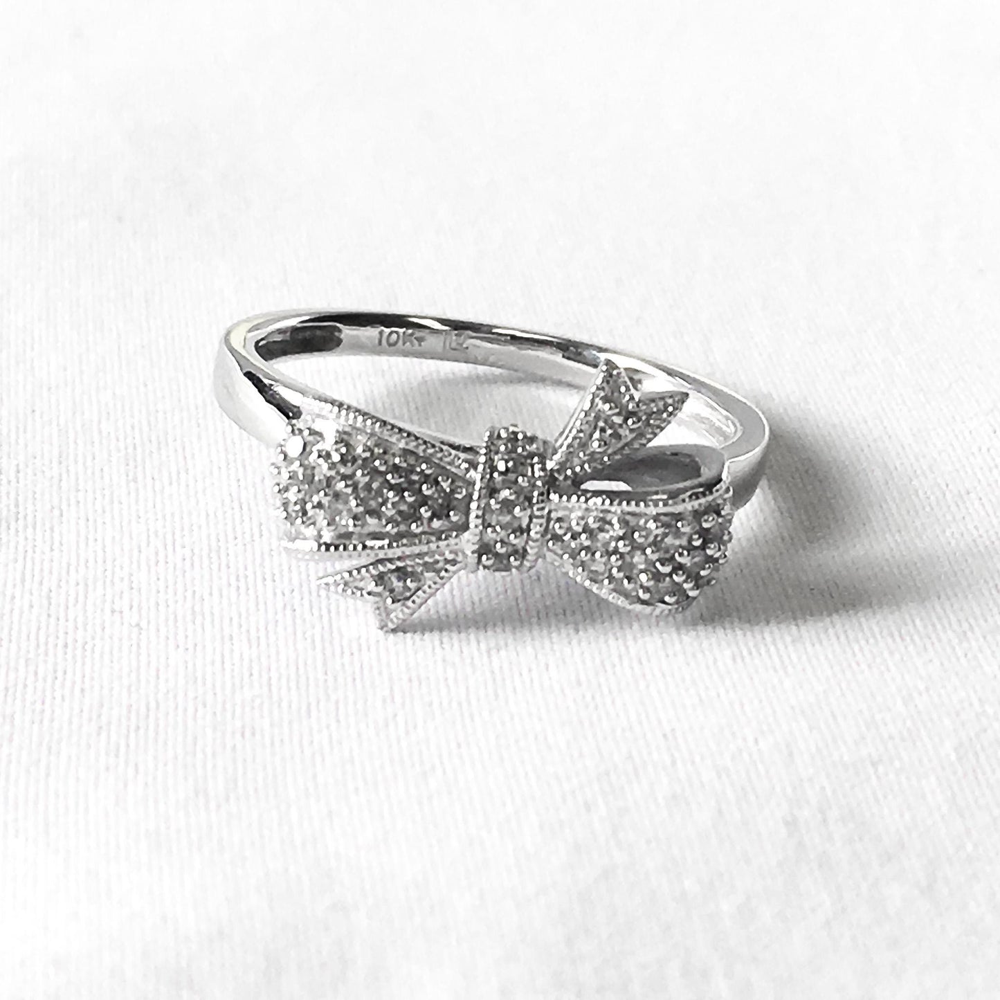 10K White Gold Diamond Bow Ribbon Ring, Sz. 7-7.25, Unique Elegant Regal Diamond Ring