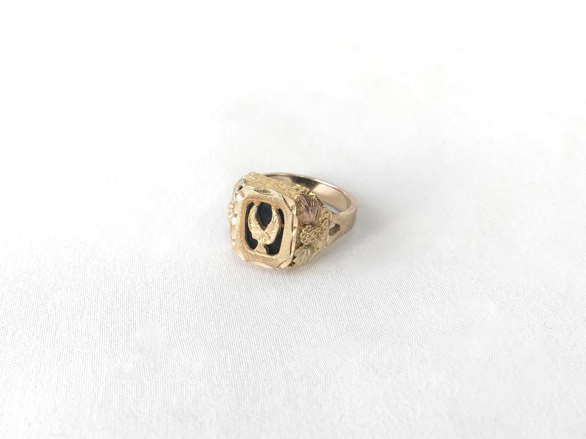 Vintage 12K RGC Black Hills Gold Onyx Eagle Signet Ring, Sz. 8, Vintage Black Hills Gold Unisex Ring