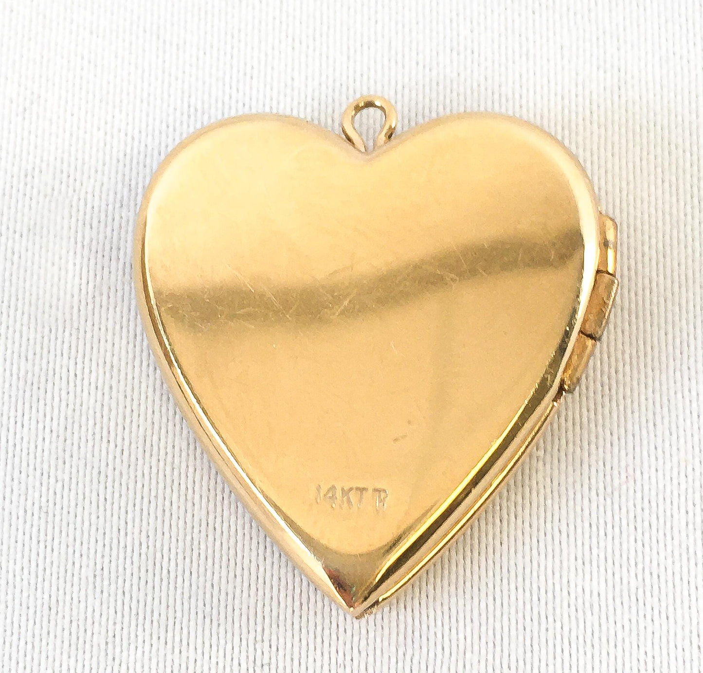 Vintage 14K Yellow Gold Heart Locket Pendant with Etched Detail