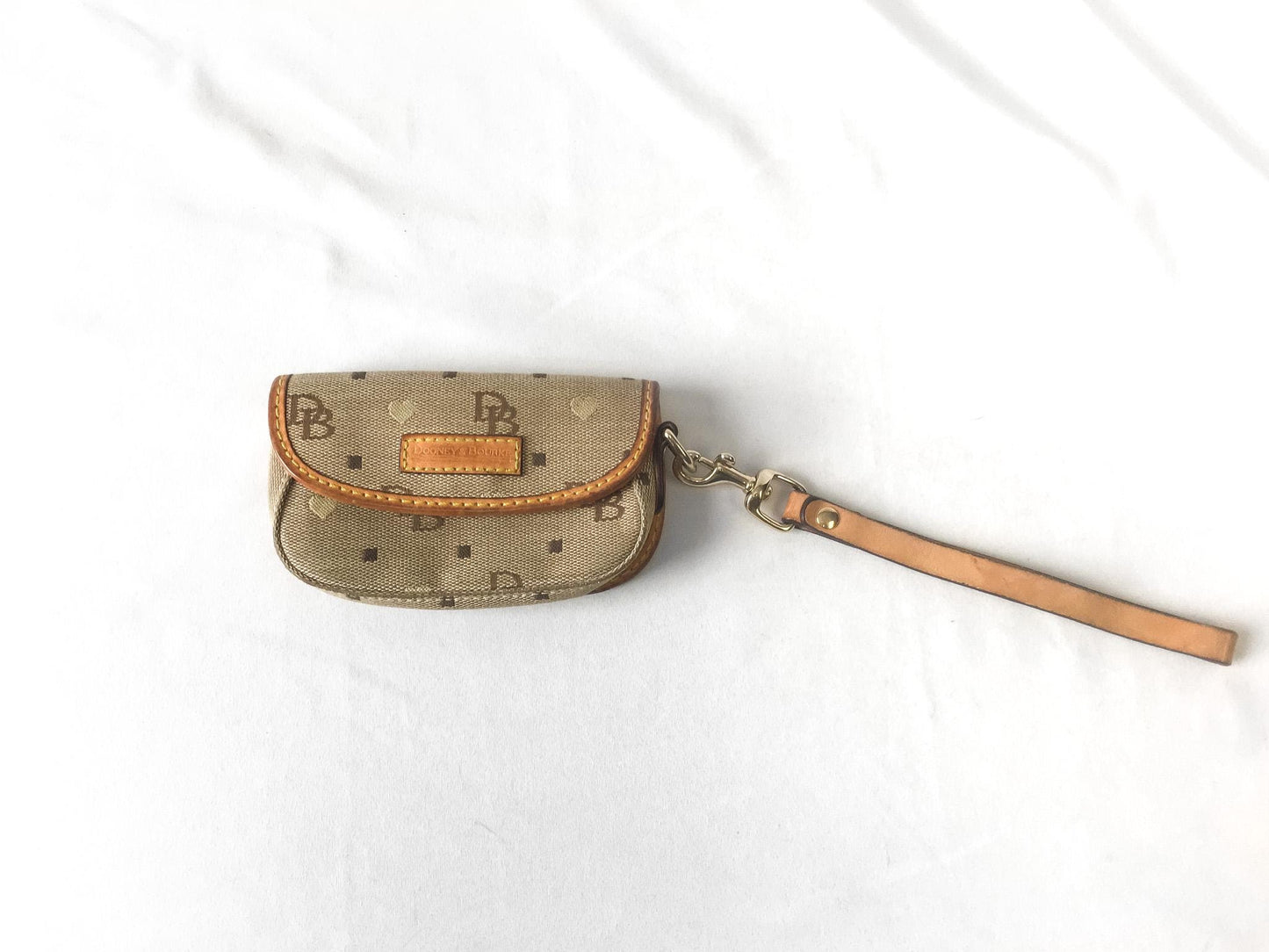 Y2K 00s Dooney and Bourke Beige Heart Monogram Canvas Wristlet Coin Pouch Wallet