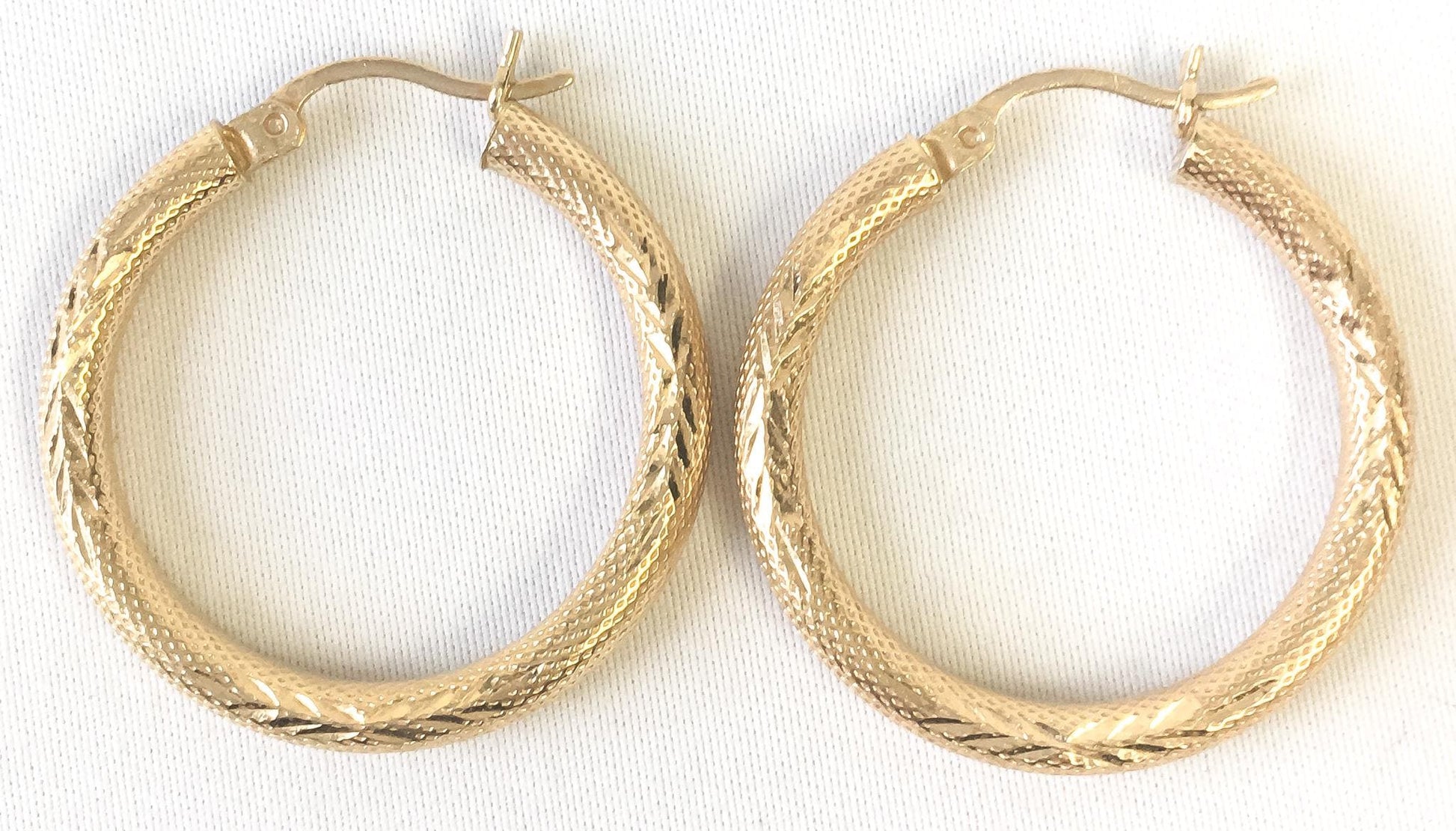 Vintage 14K Yellow Gold Textured Etched Tube Hoop Earrings, Lightweight Simple Elegant Minimalist Hoop Earrings