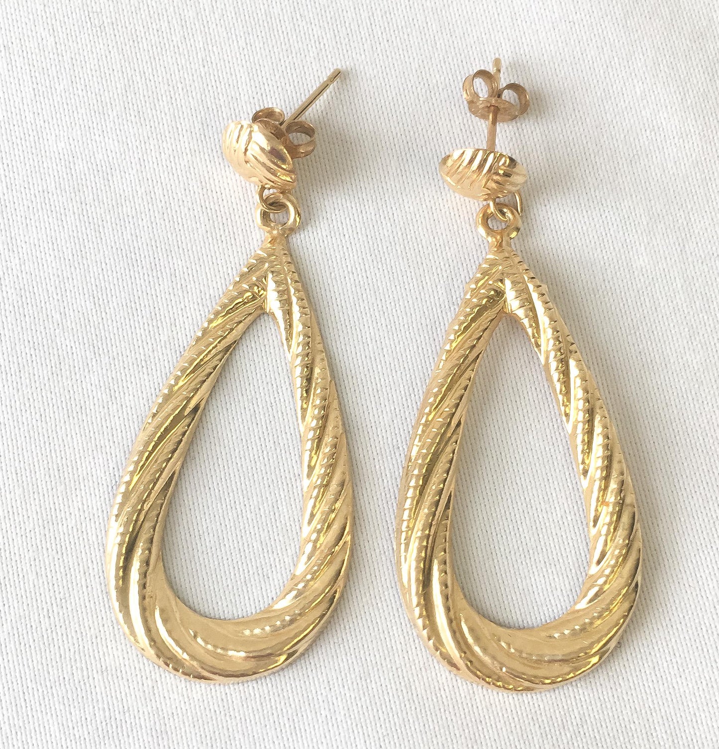 Vintage 14K Ribbed Textured Teardrop Dangle Stud Earrings, Lightweight Simple Elegant Retro Style Earrings