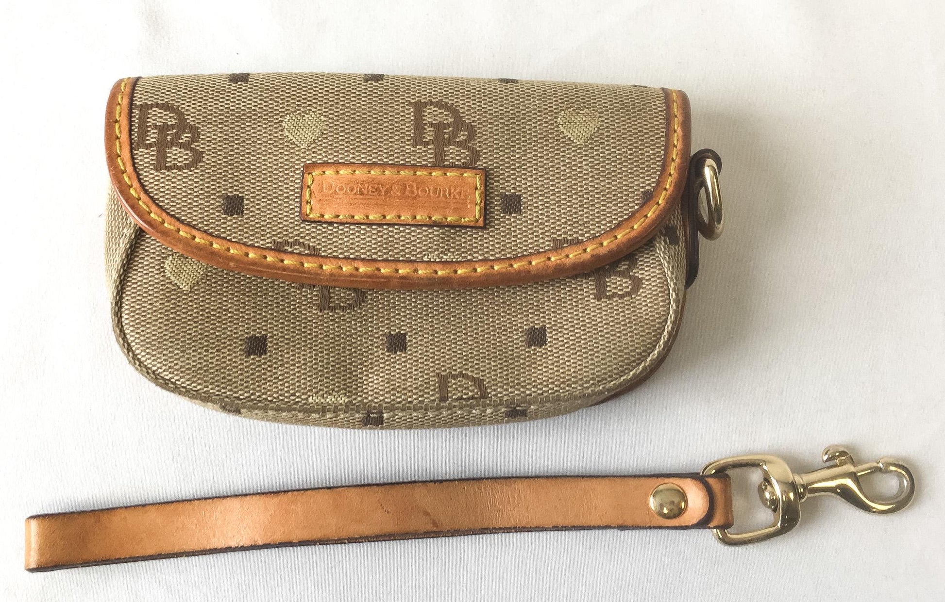 Y2K 00s Dooney and Bourke Beige Heart Monogram Canvas Wristlet Coin Pouch Wallet