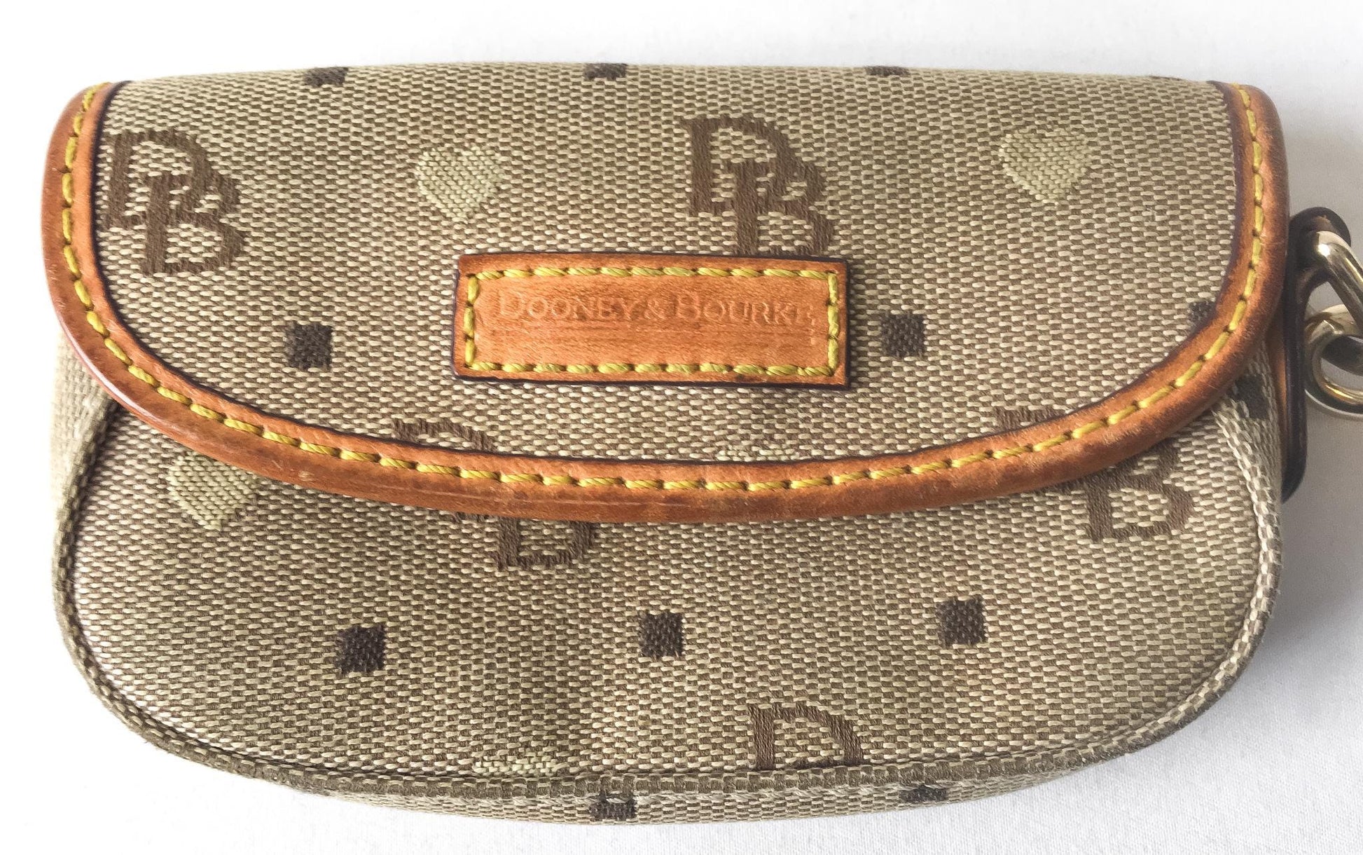 Y2K 00s Dooney and Bourke Beige Heart Monogram Canvas Wristlet Coin Pouch Wallet