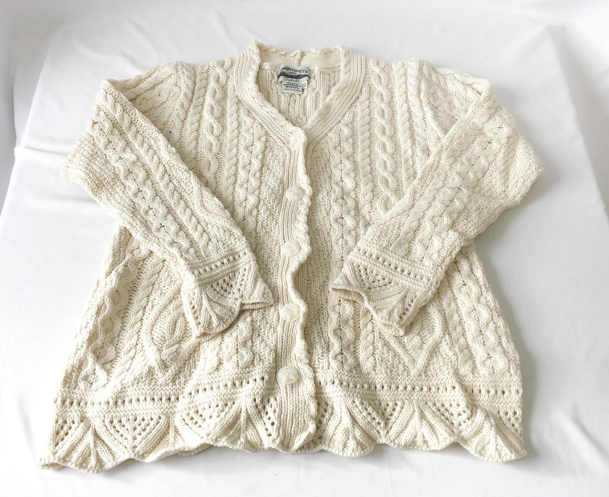 Vintage Aran Crafts Cream Off-White Cable Knit Ruffle Hem Merino Wool Cardigan Sweater, Women's Sz. S