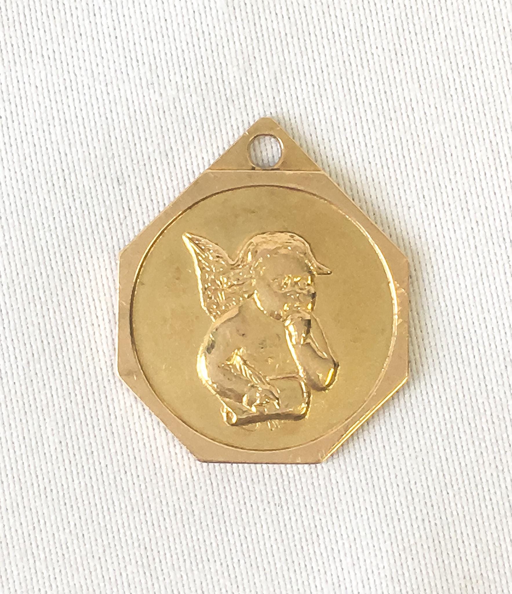 Vintage 18K 750 Yellow Gold Cherub Angel Teardrop Shaped Pendant, Dainty Simple Everyday Pendant