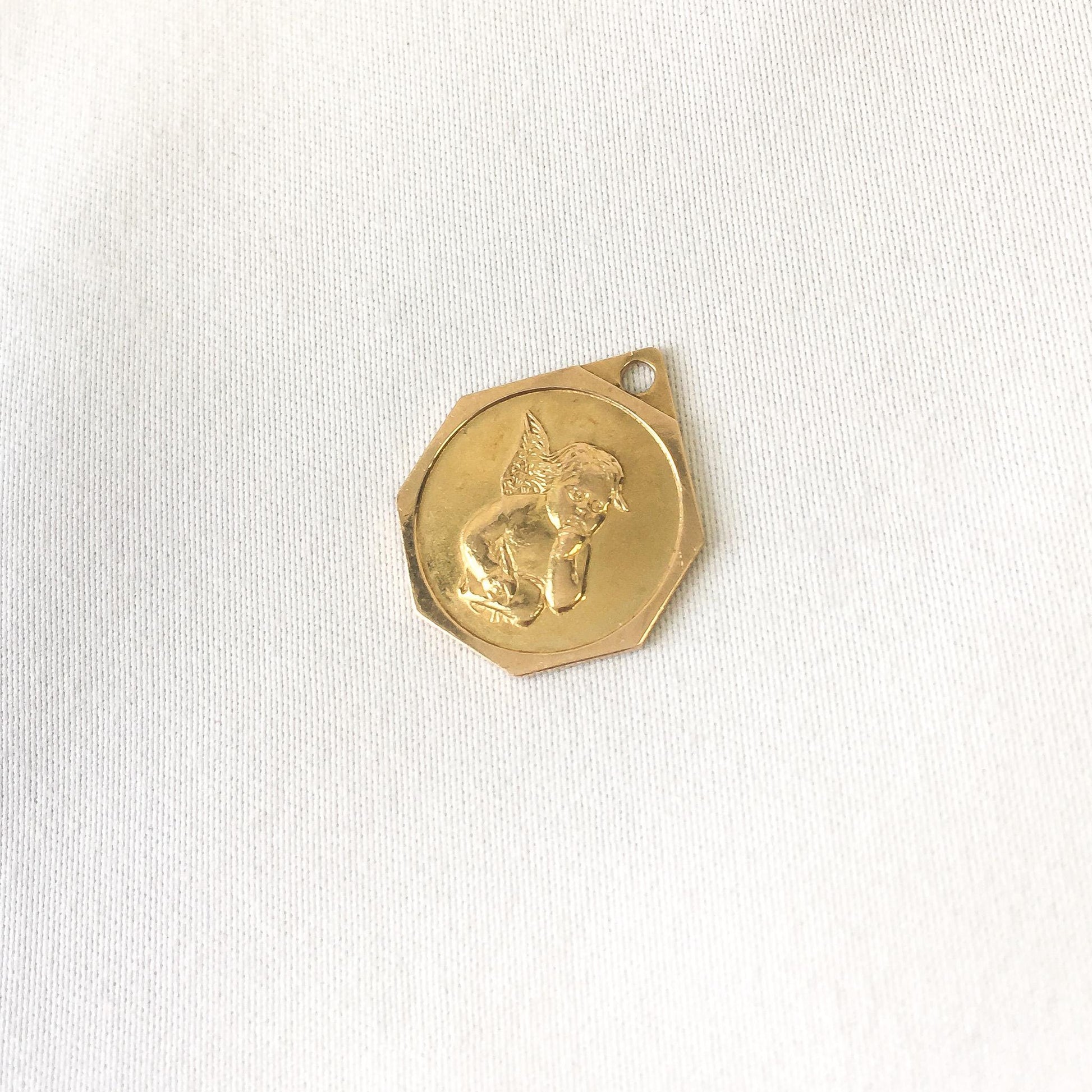 Vintage 18K 750 Yellow Gold Cherub Angel Teardrop Shaped Pendant, Dainty Simple Everyday Pendant