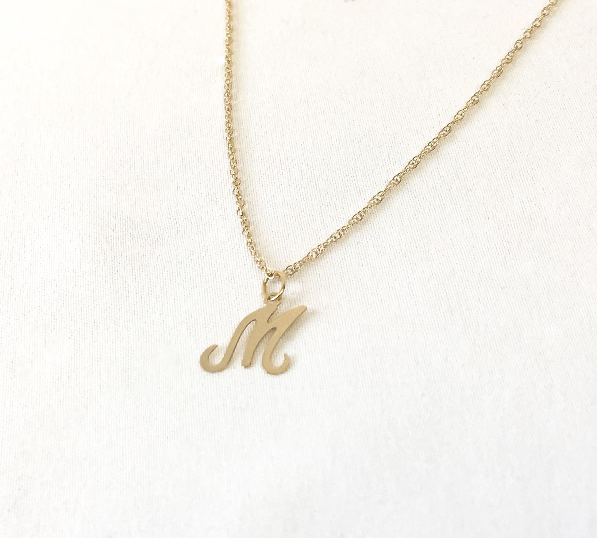 Vintage 14K Yellow Gold Cursive 'M' Monogram Initial 18" Pendant Necklace, Dainty Simple Everyday Initial Necklace