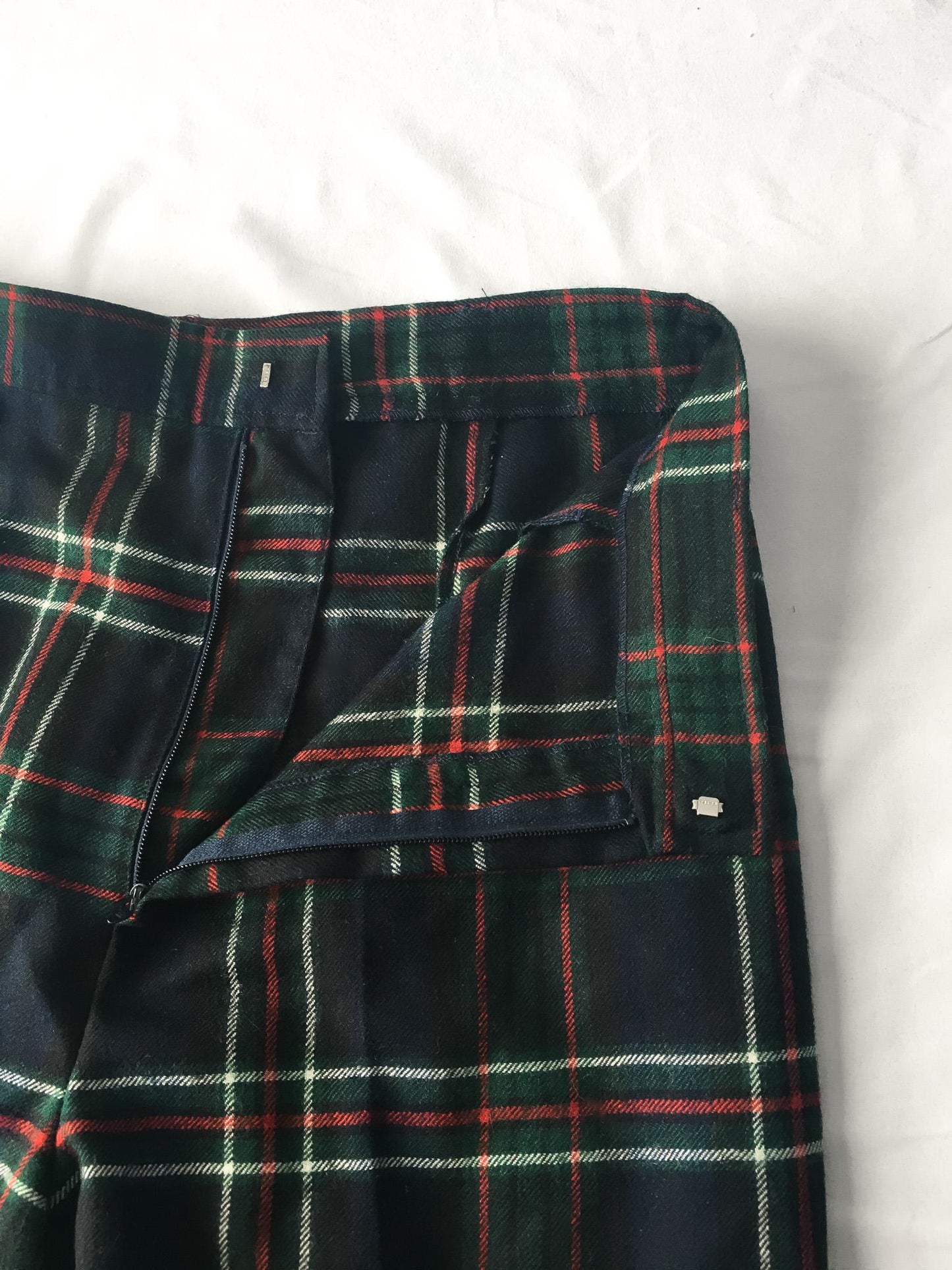 Vintage Navy Blue/Green/Red Plaid Wool High Rise Pleated Trousers, Women's 31" x 29"