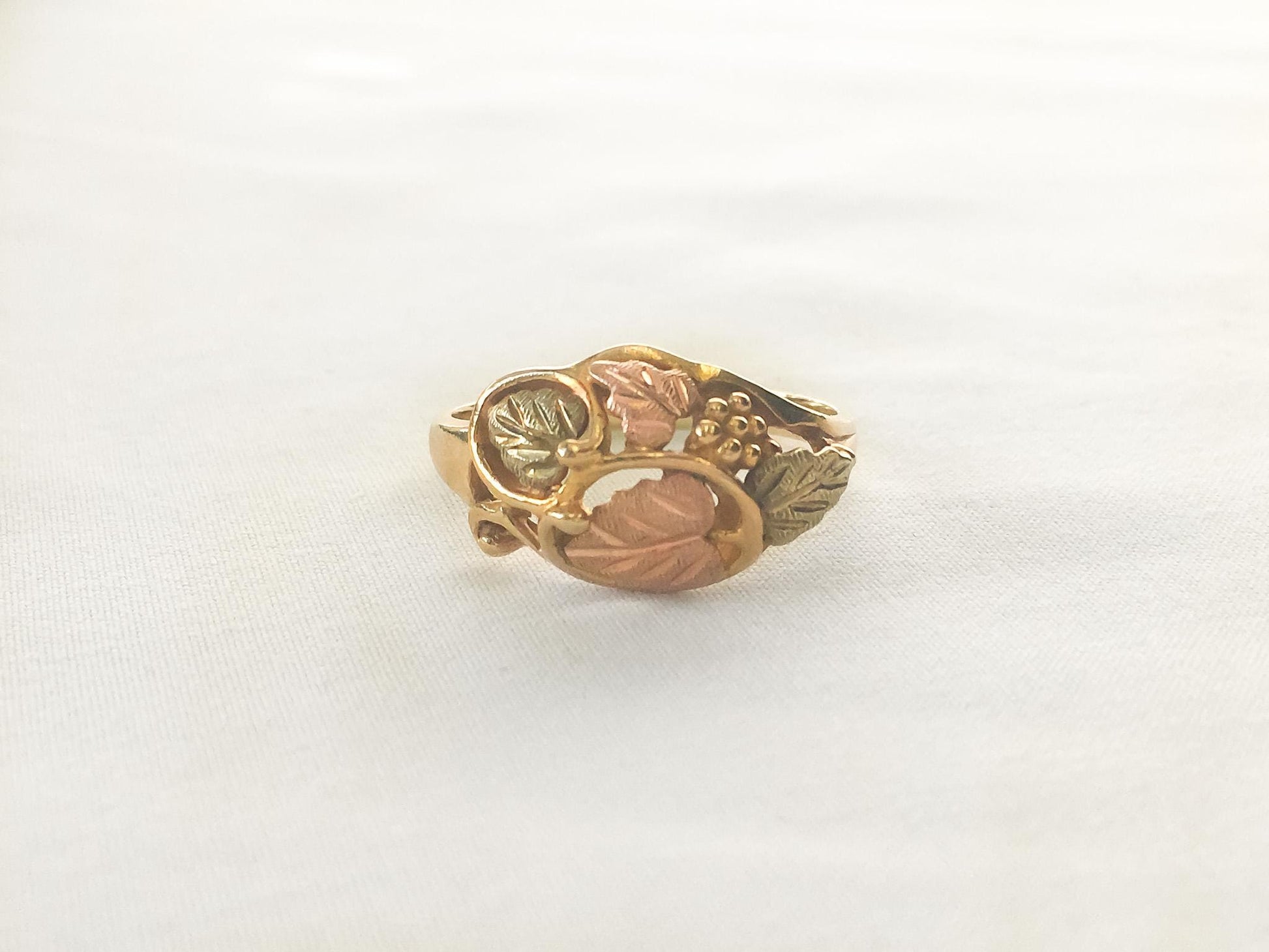 Vintage 10K Landstrom's Black Hills Gold Large Cluster Leaf Ring, Sz. 9.75, Vintage Black Hills Gold Jewelry