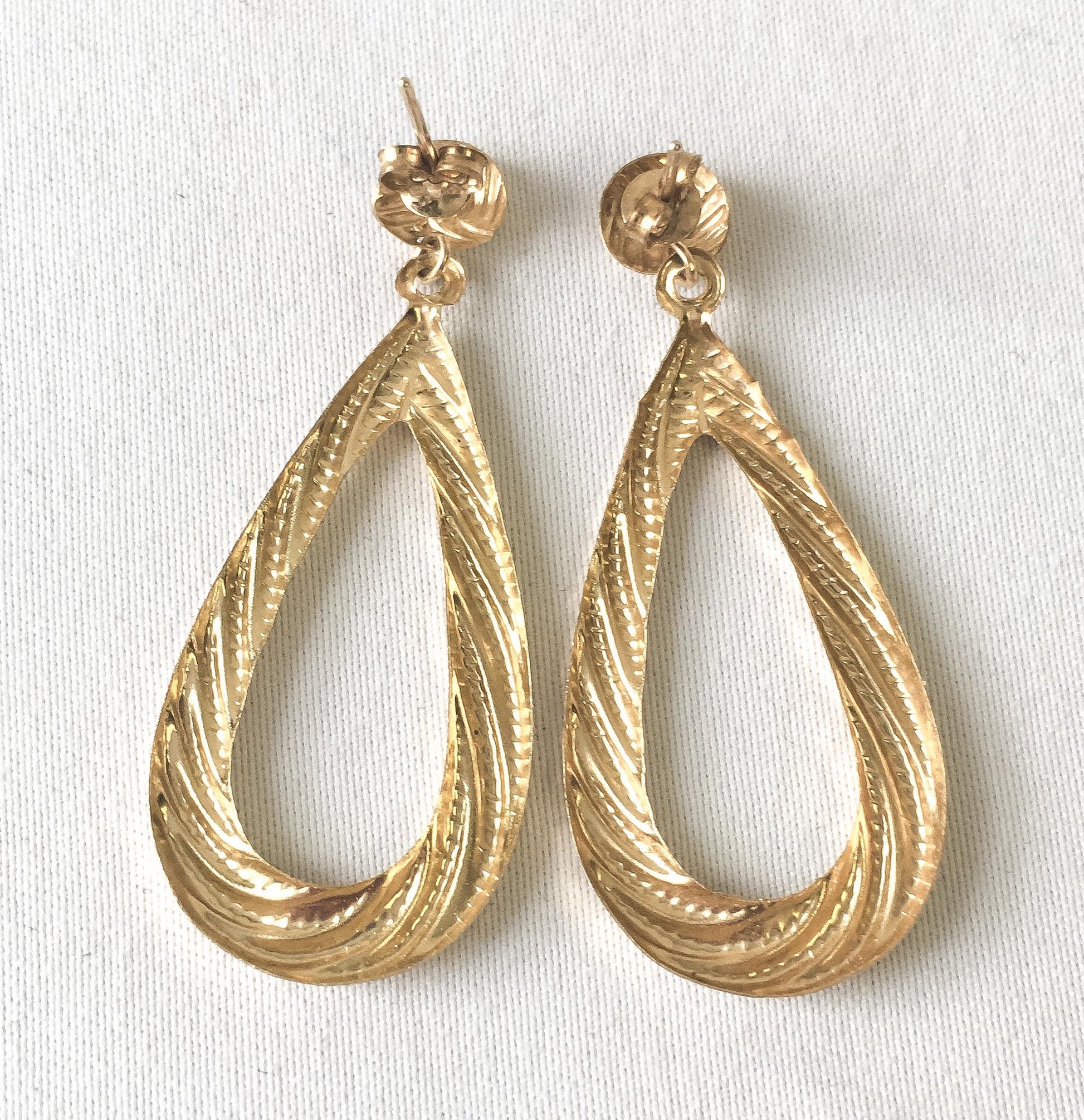Vintage 14K Ribbed Textured Teardrop Dangle Stud Earrings, Lightweight Simple Elegant Retro Style Earrings