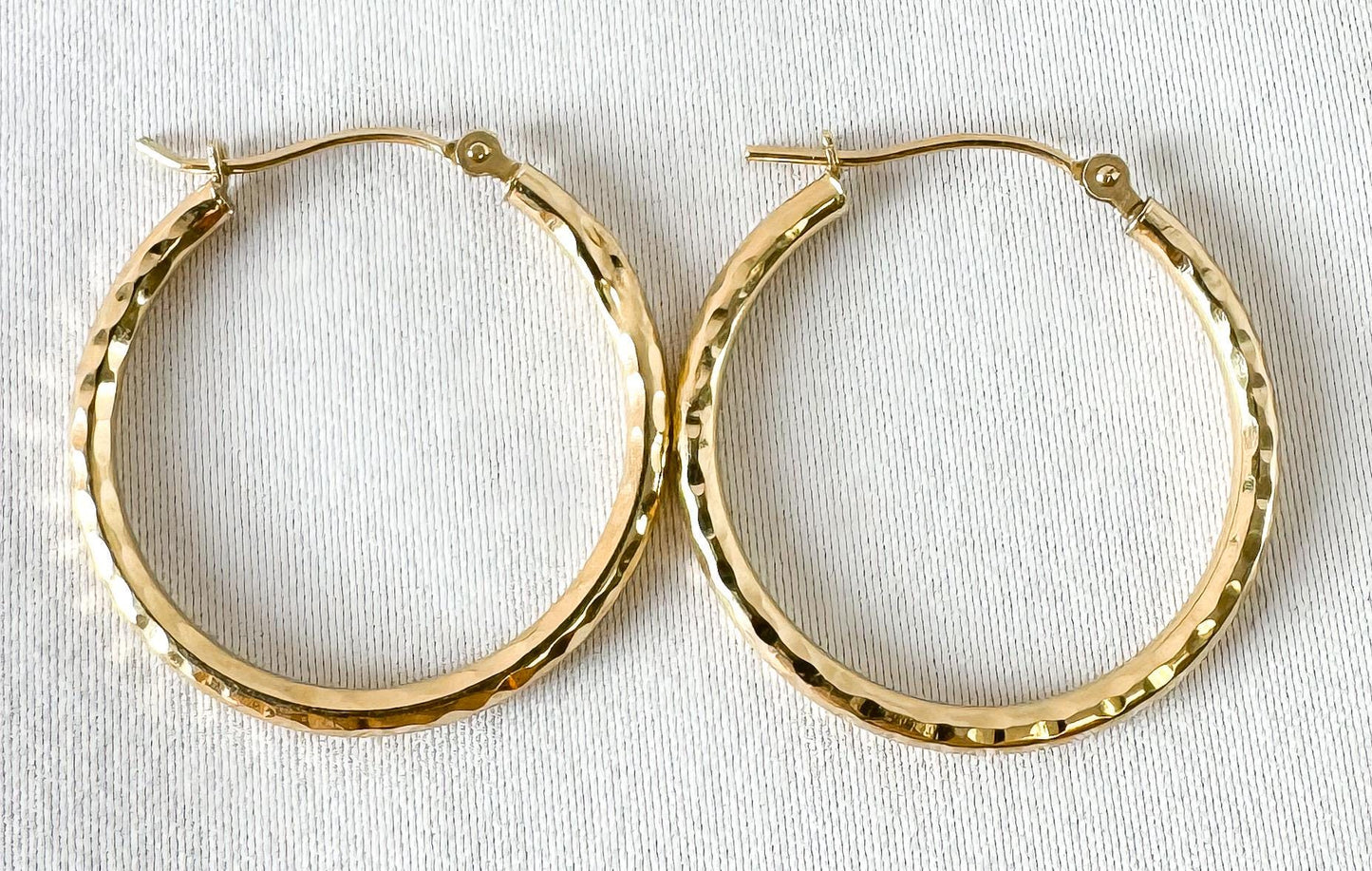 Vintage 14K Yellow Gold Textured Thin Hollow Hoops, Roughly 1", Roughly 2mm, Simple Everyday Minimalist Hoops
