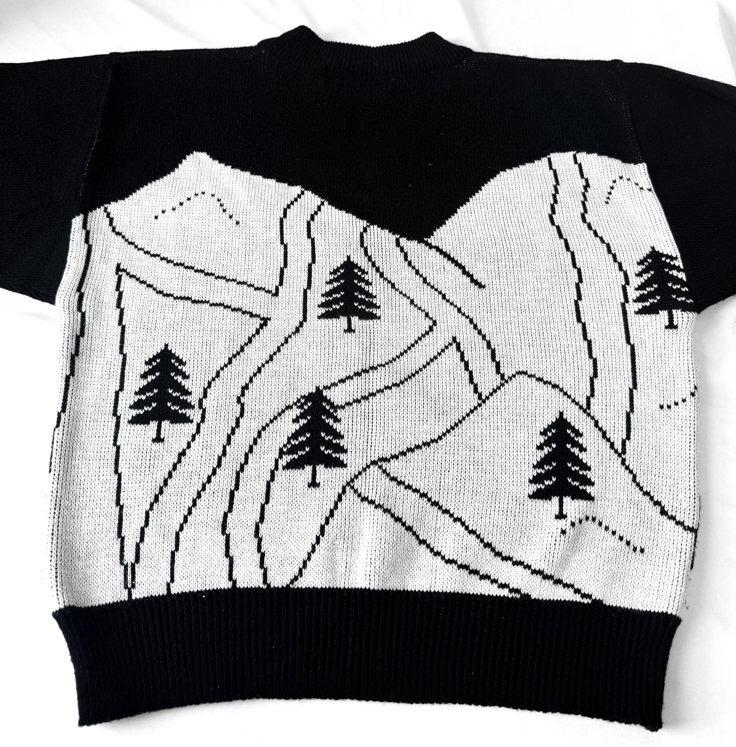 Vintage Kitty Hawk Black White Ski Trail Mountains Crewneck Sweater, Sz. M