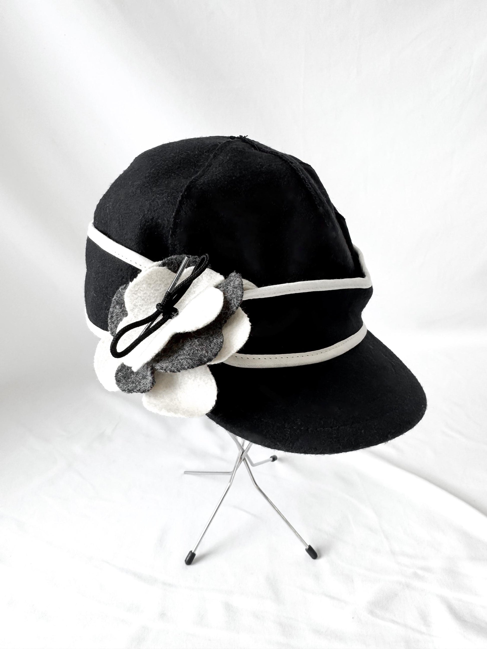 Vintage Stormy Kromer Black White Floral Band Wool Cap, Sz. 7 1/8