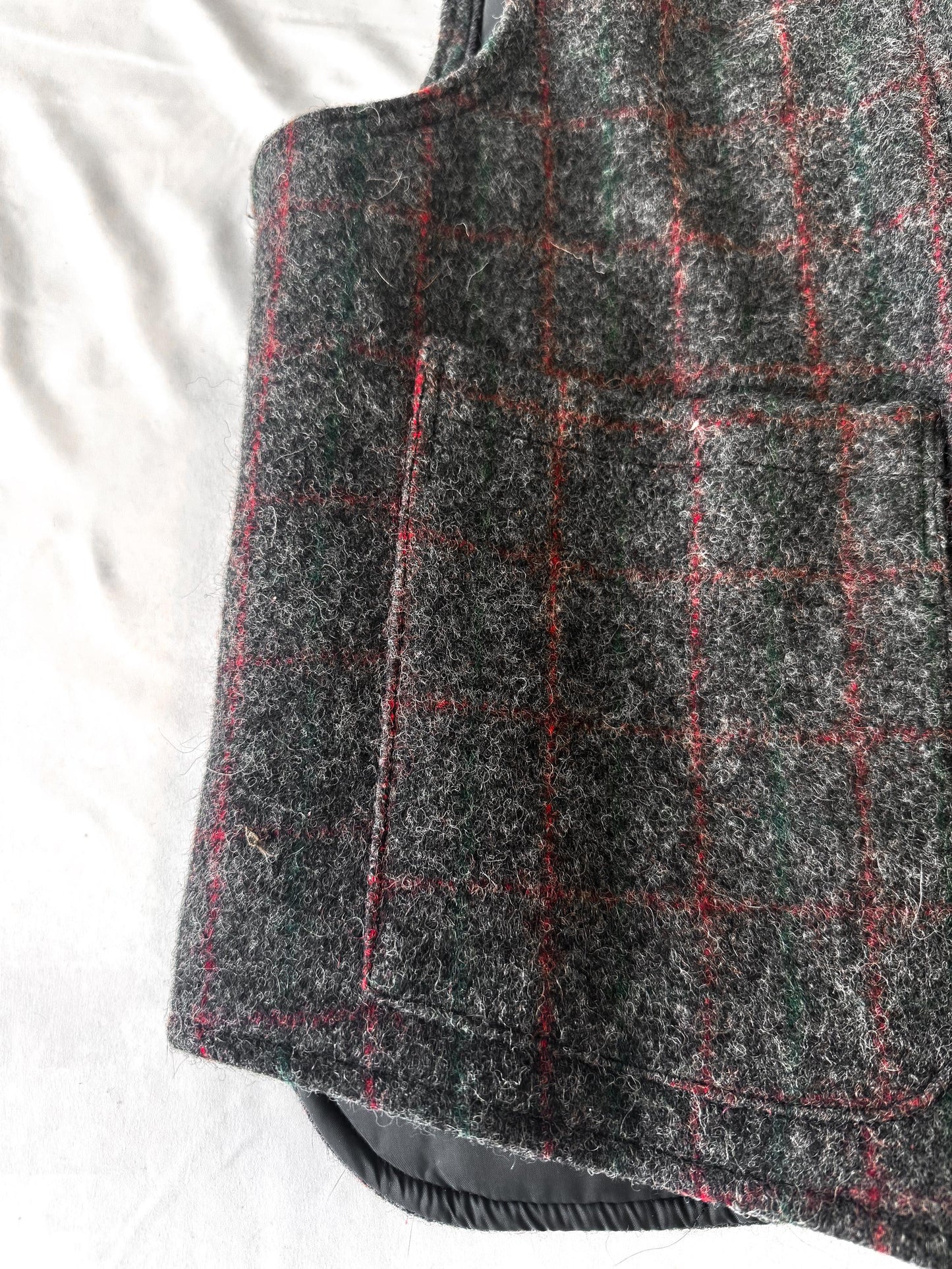 Vintage Woolen Mill Gray Red Green Plaid Wool Quilted Vest, Approx. Men's M