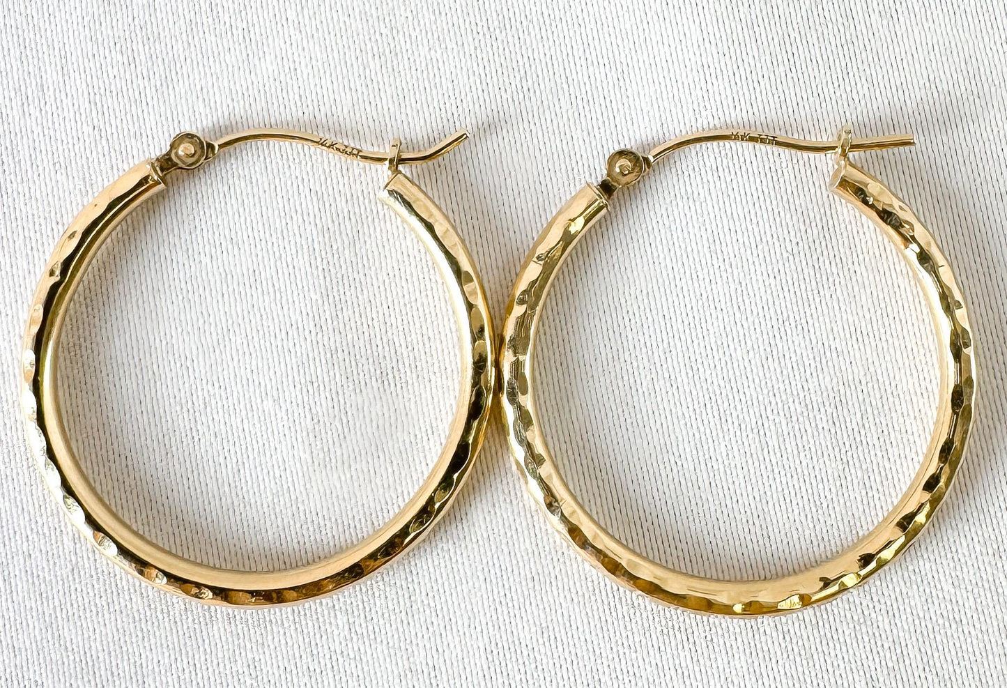 Vintage 14K Yellow Gold Textured Thin Hollow Hoops, Roughly 1", Roughly 2mm, Simple Everyday Minimalist Hoops