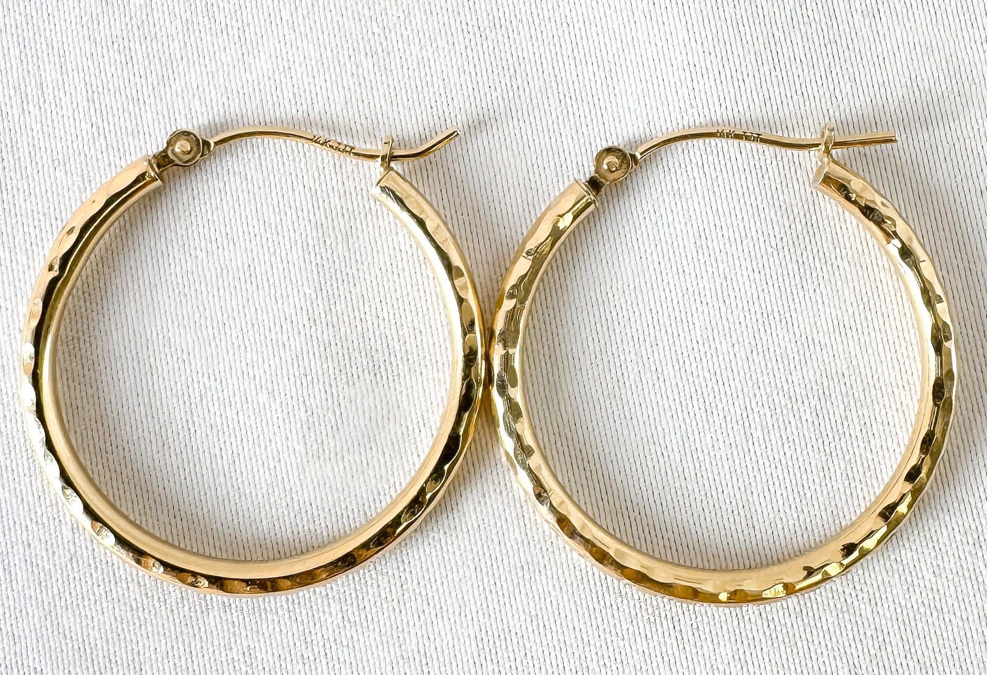 Vintage 14K Yellow Gold Textured Thin Hollow Hoops, Roughly 1", Roughly 2mm, Simple Everyday Minimalist Hoops
