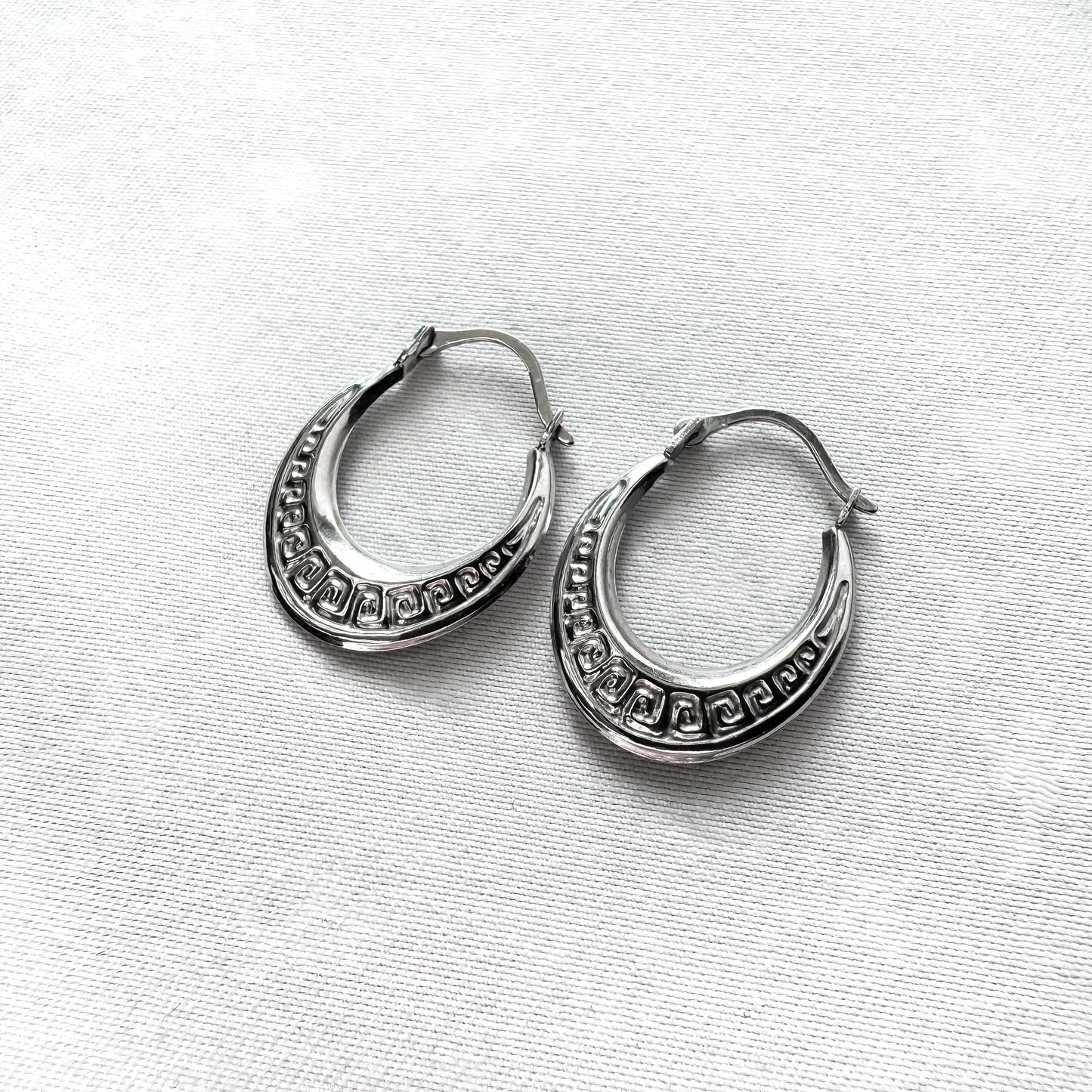 Vintage 10K White Gold Greek Key Etched Hollow Oval Hoop Earrings, Simple Dainty Minimalist Hoops