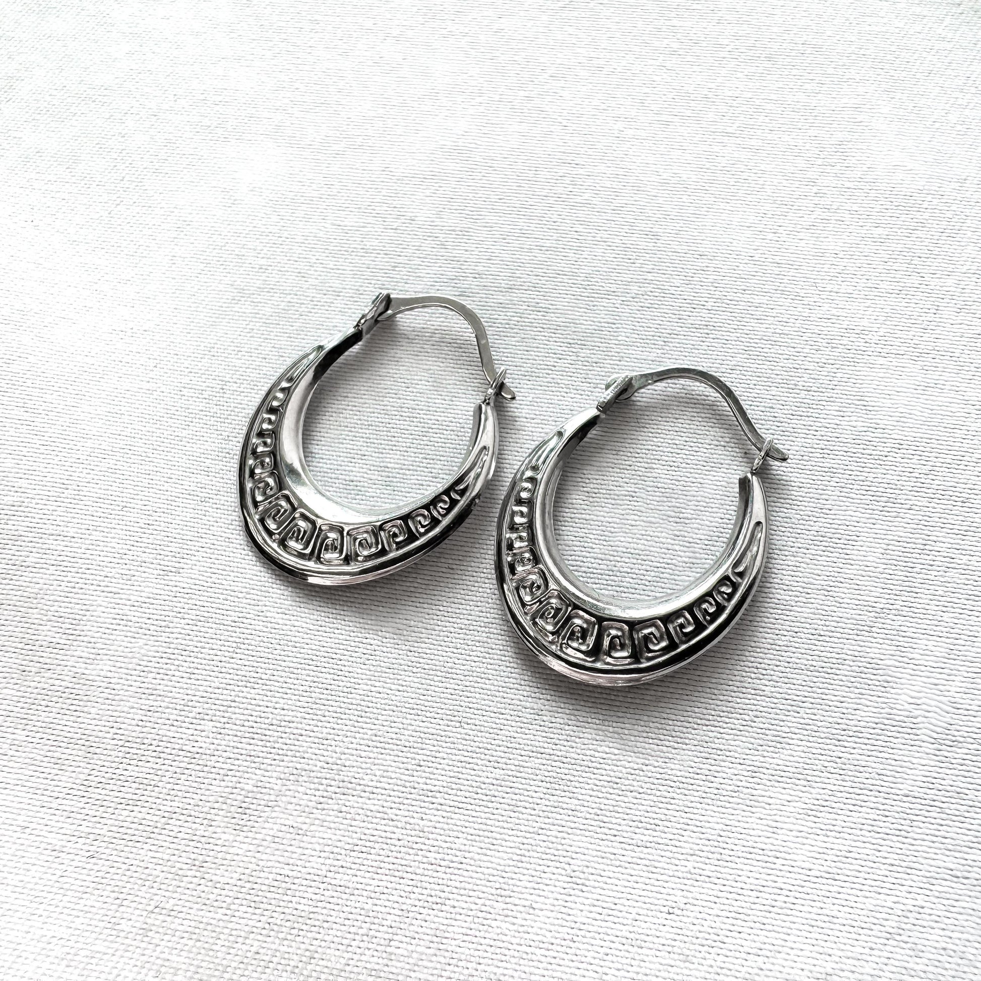 Vintage 10K White Gold Greek Key Etched Hollow Oval Hoop Earrings, Simple Dainty Minimalist Hoops